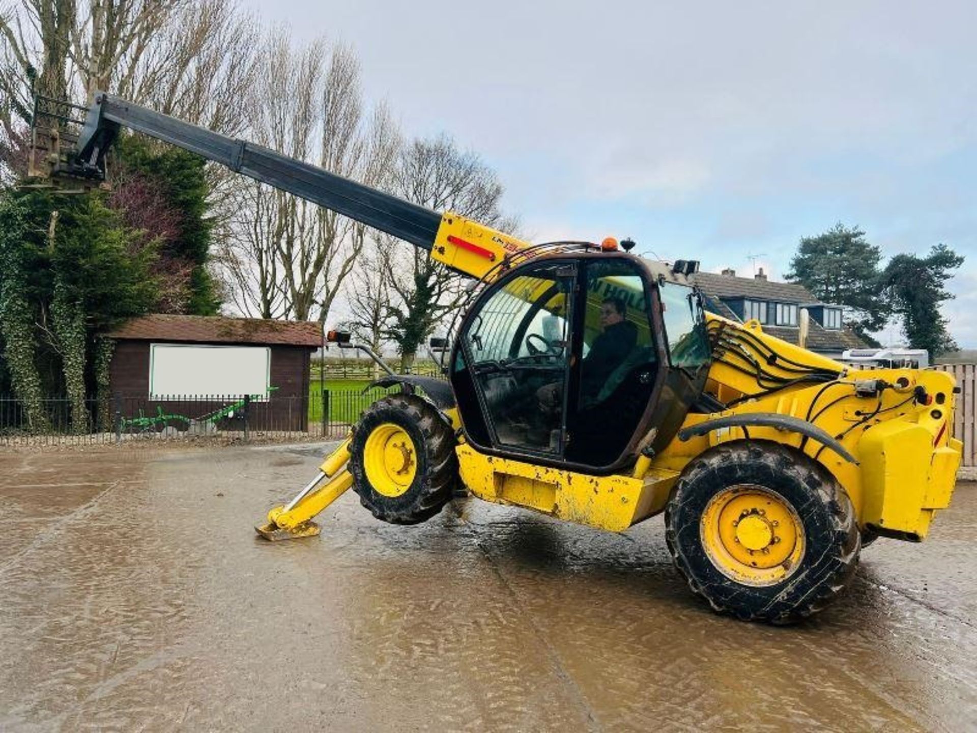 NEW HOLLAND LM1345 TURBO 4WD TELEHANDLER * 13 METER * C/W PALLET TINES. - Image 5 of 14