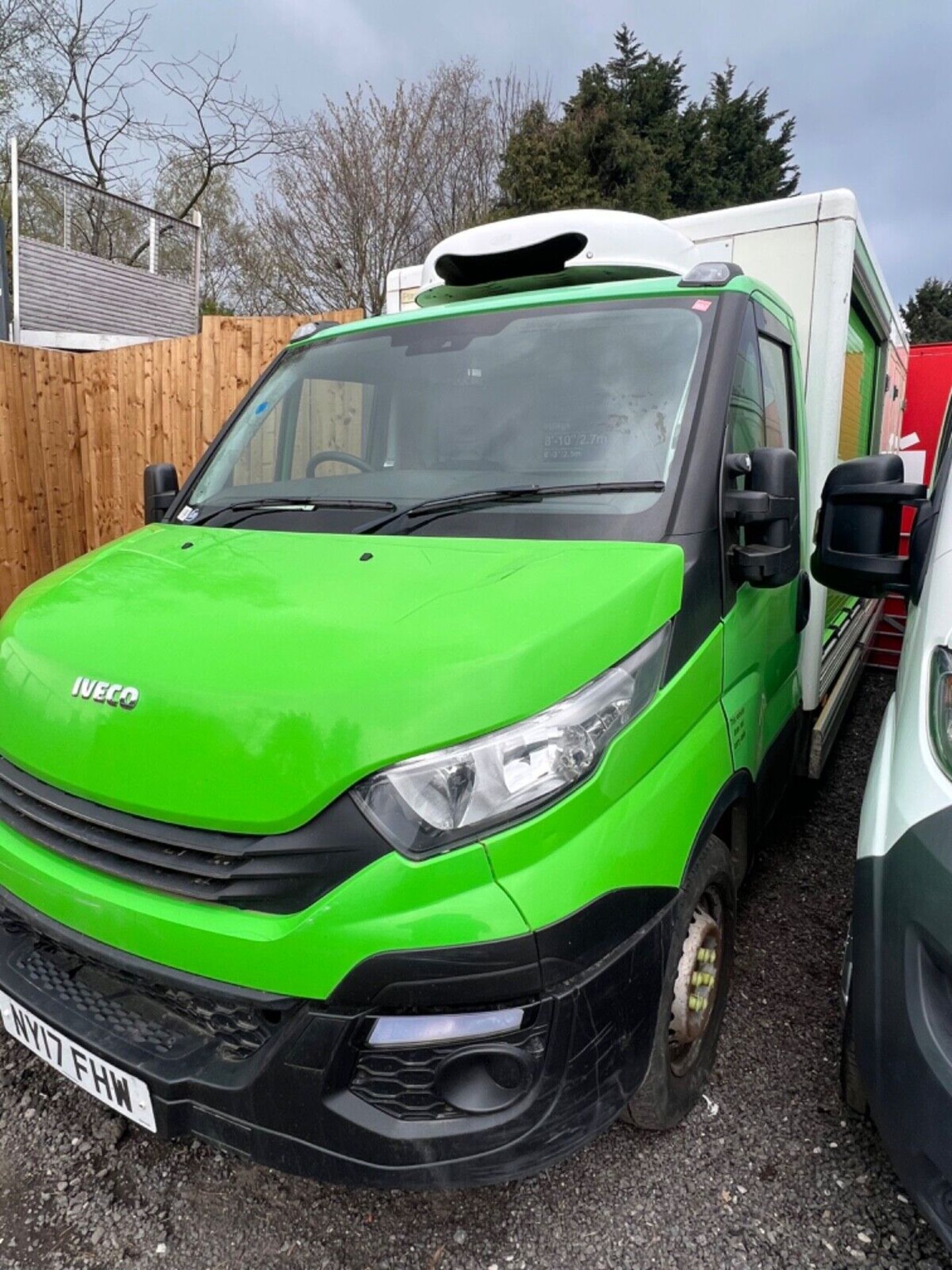 2017 IVECO DAILY EURO 6 CHASSIS CAB FRIDGE BOX VAN. - Image 3 of 3