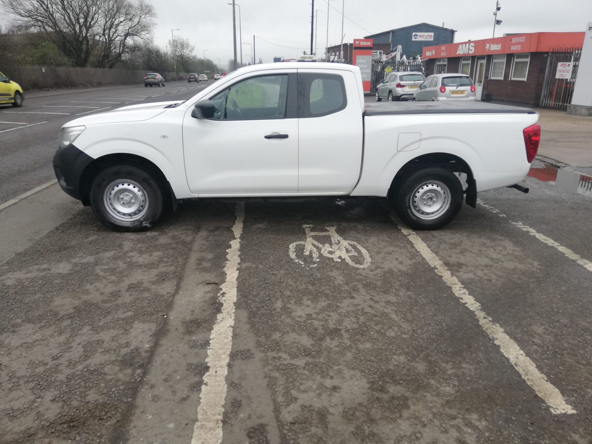 2017 67 NISSAN NAVARA KING CAB 4X4 PICK UP - 100K MILES - FULL DEALER HISTORY - EURO 6 - Image 5 of 10