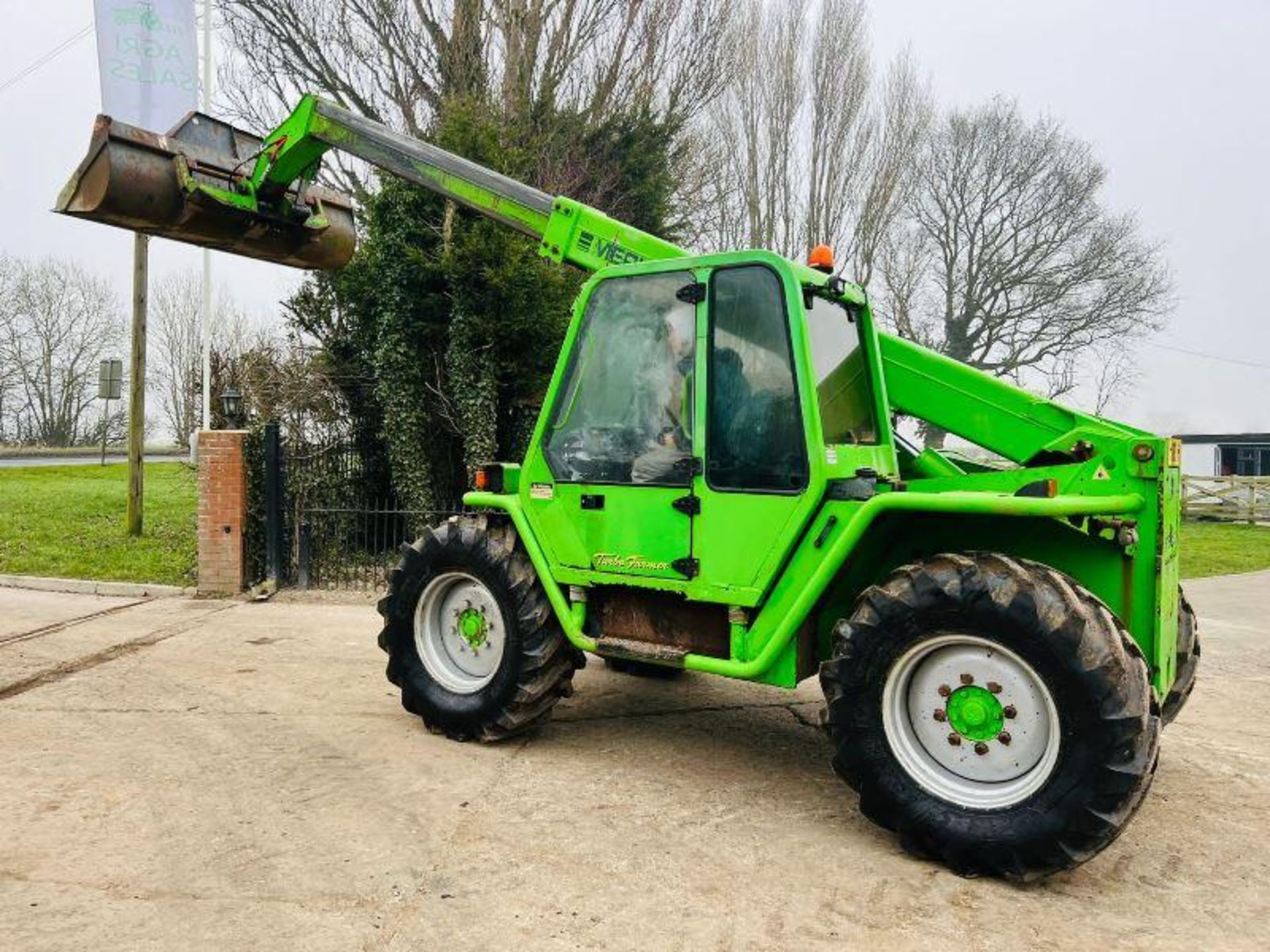 MERLO P28.7 4WD TELEHANDLER C/W PALLET TINES & BRAND NEW TYRES - Image 5 of 14