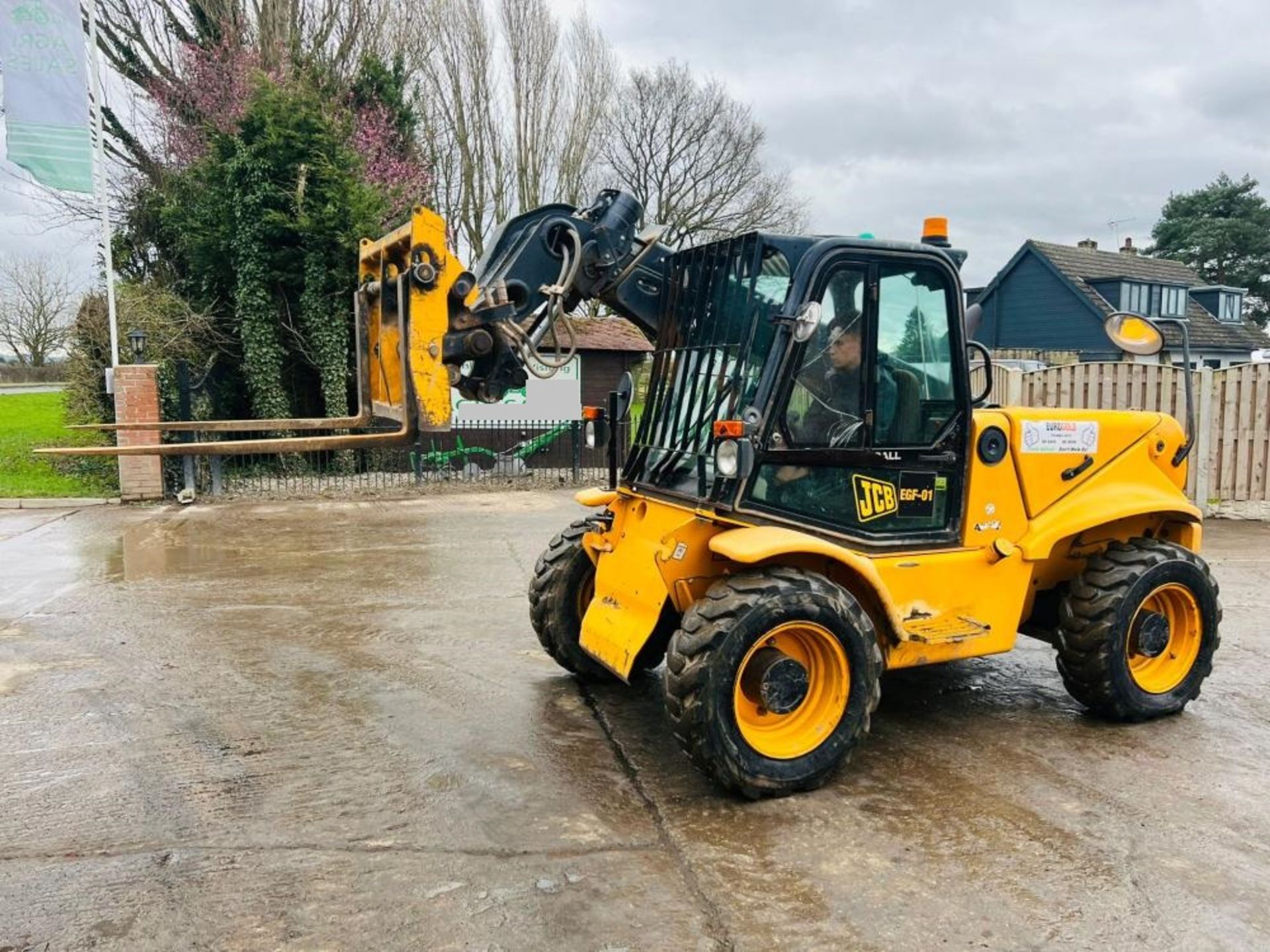 JCB 520-50 4WD TELEHANDLER * YEAR 2013 , ROAD REGISTERED - Image 18 of 19