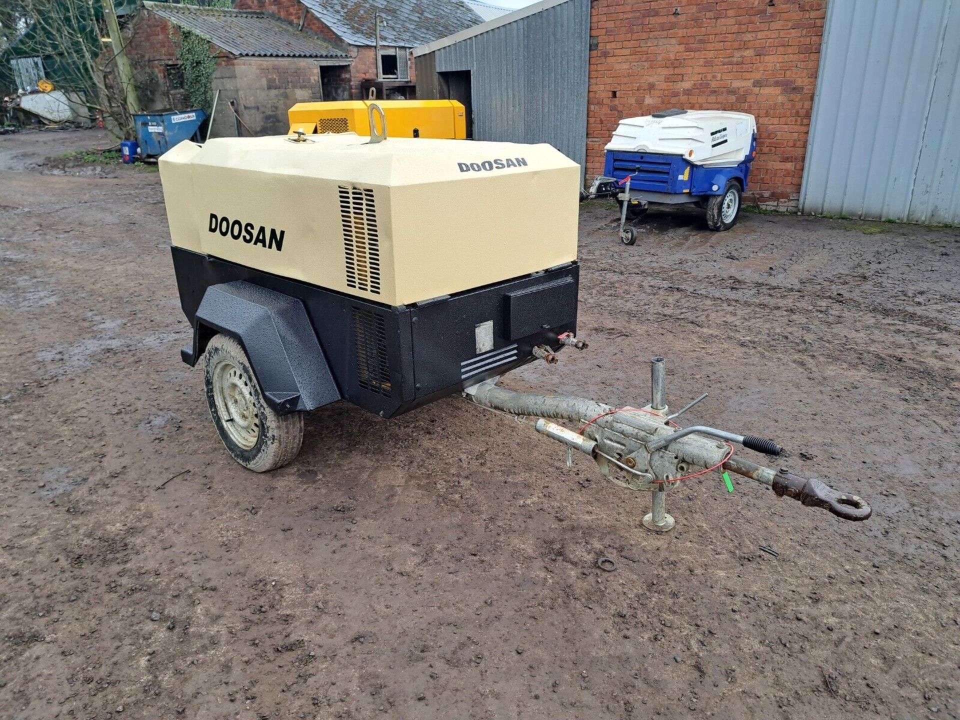 DOOSAN 7/41 DIESEL PORTABLE AIR COMPRESSOR - Image 3 of 6