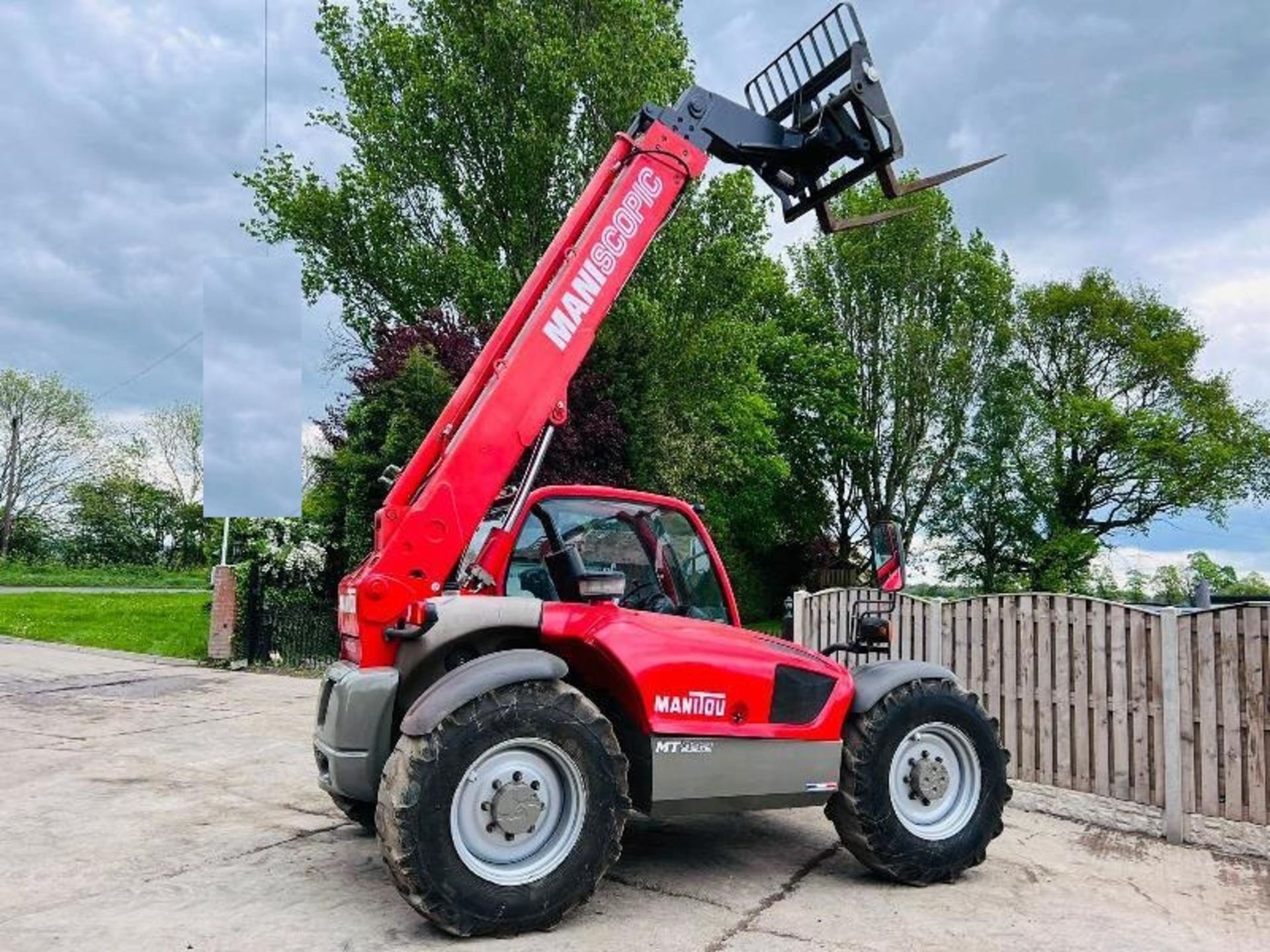 MANITOU MLT932 4WD TELEHANDLER * 9 METER REACH * C/W PALLET TINES - Image 2 of 24