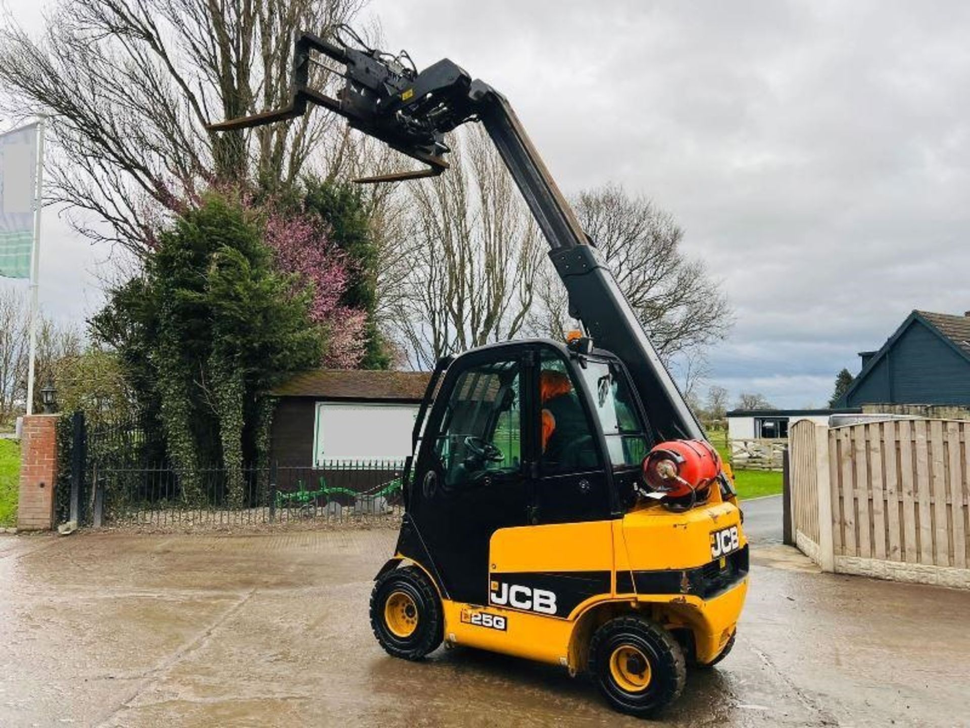 JCB TLT25G TELETRUCK * YEAR 2017 * C/W HYDRAULIC TINE POSITIONER - Image 16 of 19