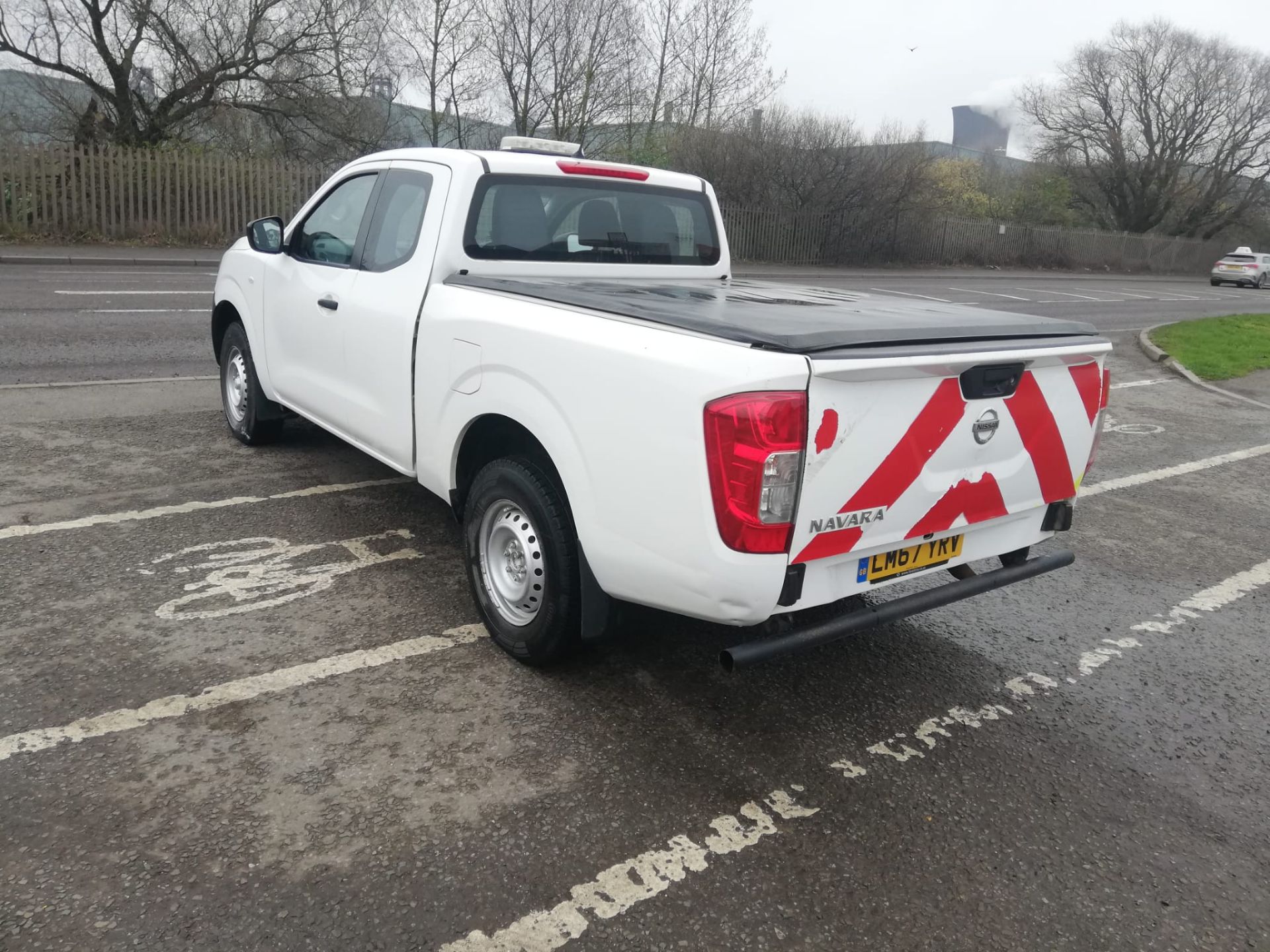 2017 67 NISSAN NAVARA KING CAB 4X4 PICK UP - 100K MILES - FULL DEALER HISTORY - EURO 6 - Image 6 of 10