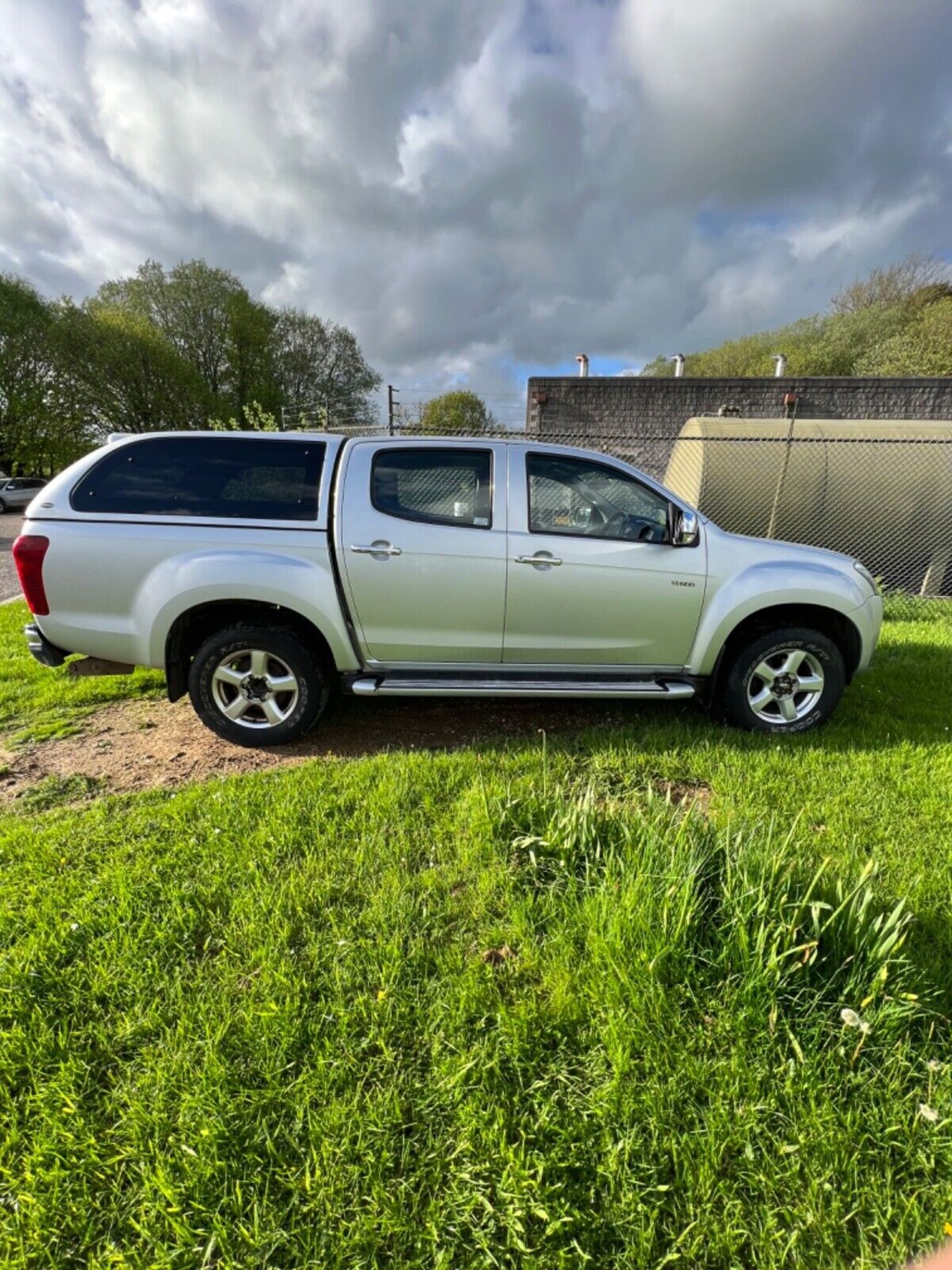 IZUZU D-MAX 2017 PICK UP EURO6 TRUCK 4X4 COMMERCIAL ONE OWNER FROM NEW - Image 10 of 12