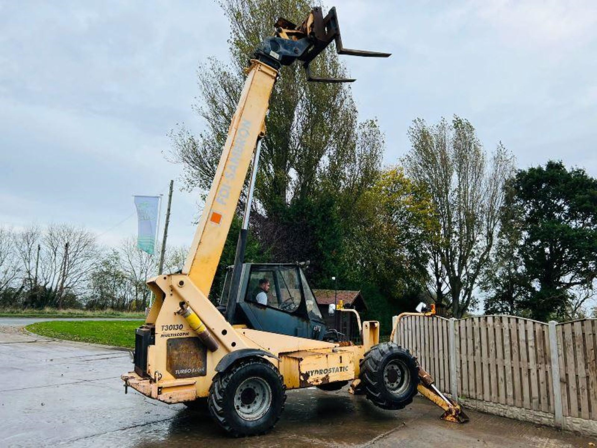 FDI-SAMBRON T30130 4WD TELEHANDLER * 13 METER REACH * C/W 2 X FRONT SUPPORT LEGS - Image 14 of 15