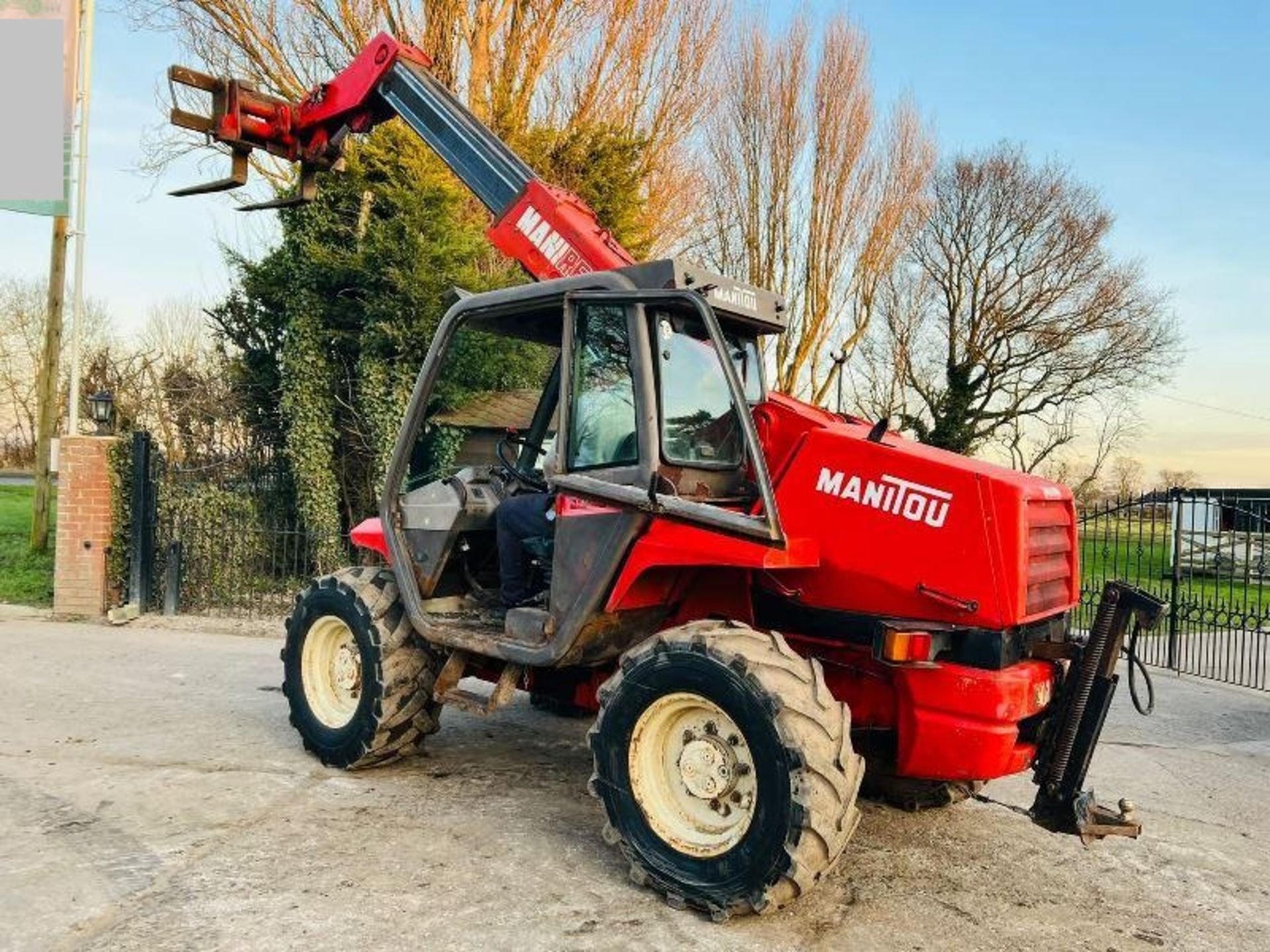 MANITOU 524 4WD TELEHANDLER *AG-SPEC* C/W PICK UP HITCH - Image 9 of 12