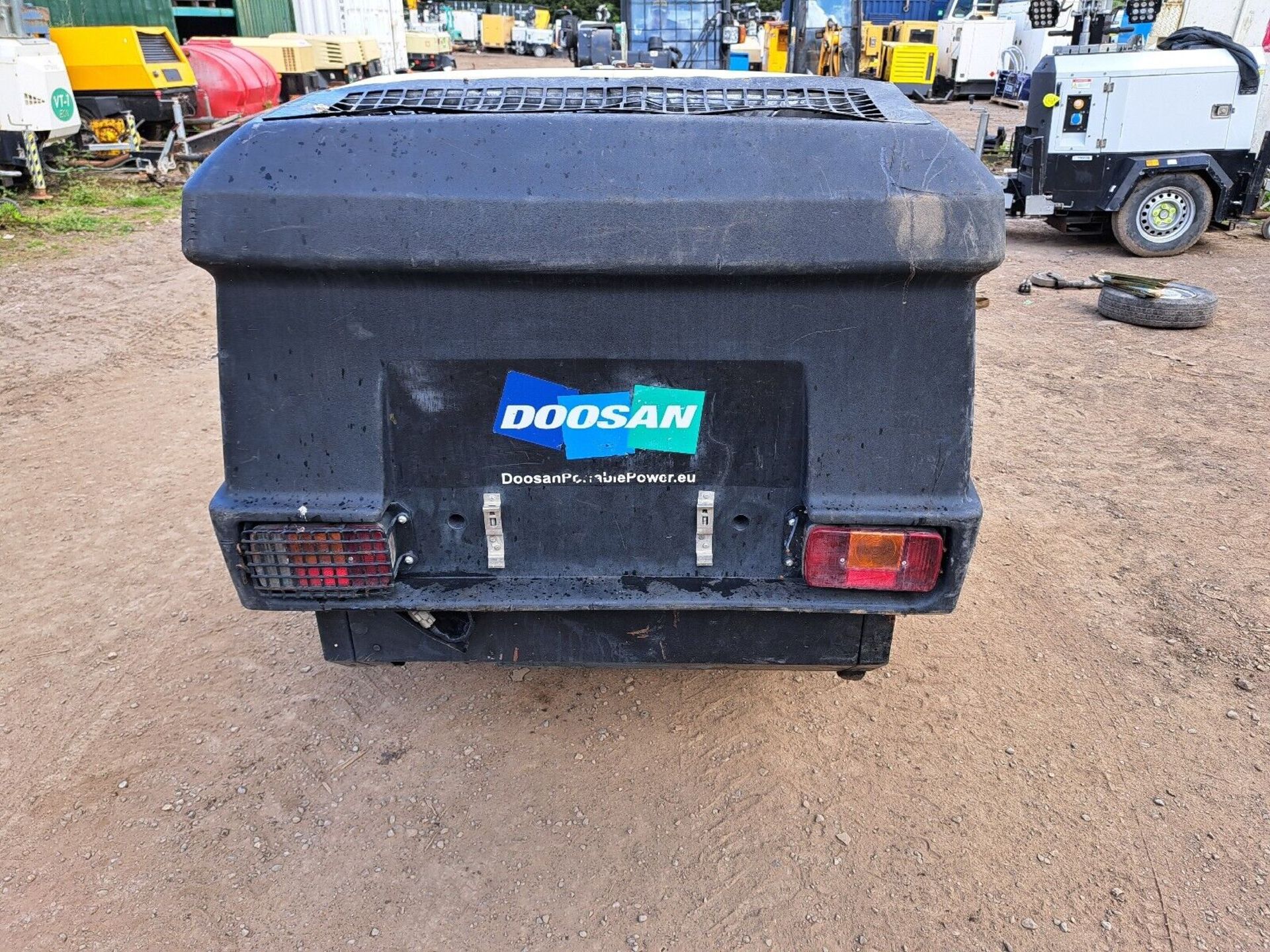 DOOSAN INGERSOLL RAND 7/41+ DIESEL PORTABLE AIR COMPRESSOR LOW HOURS - Image 5 of 11