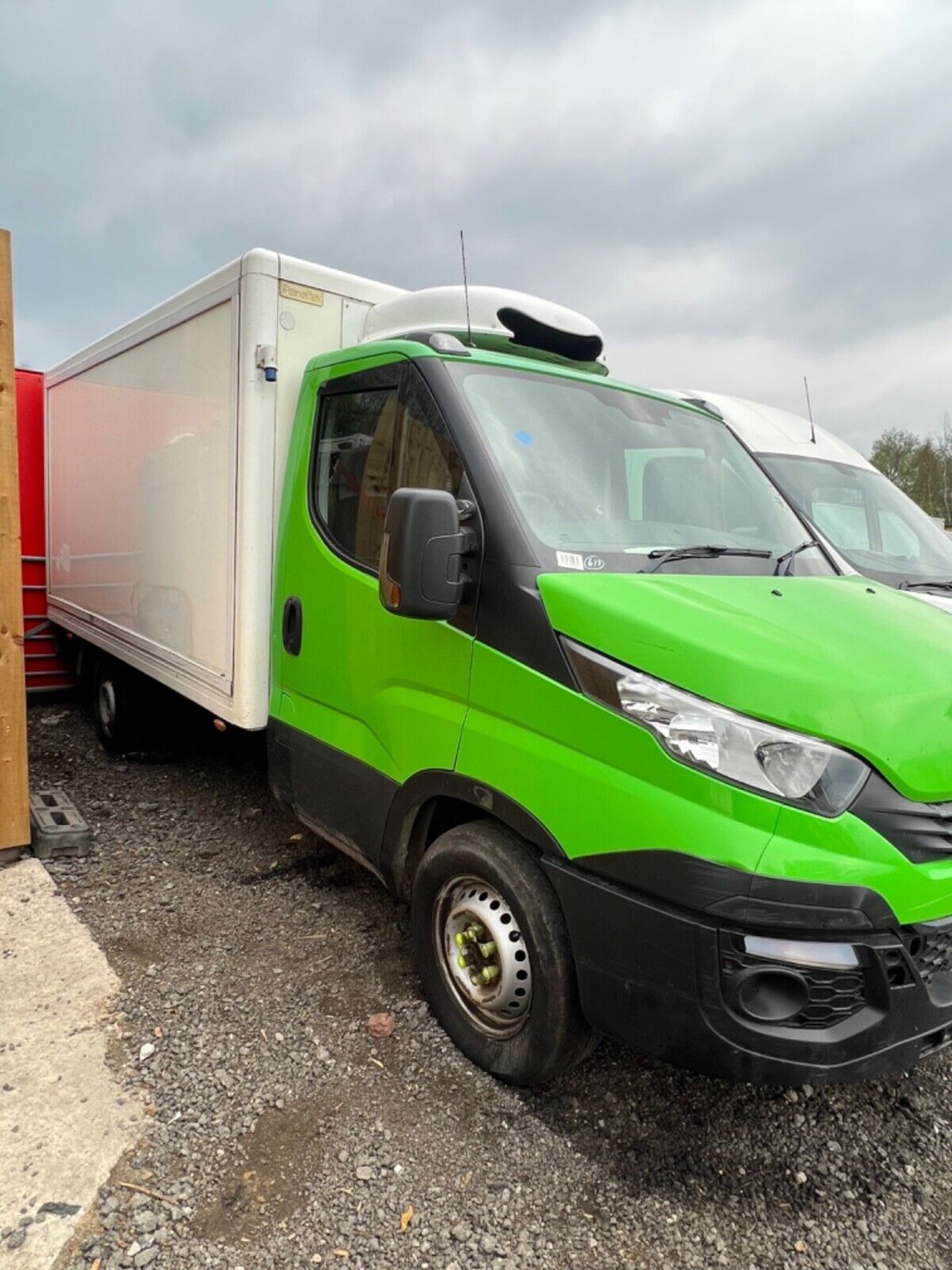 2017 IVECO DAILY EURO 6 CHASSIS CAB FRIDGE BOX VAN. - Image 2 of 3