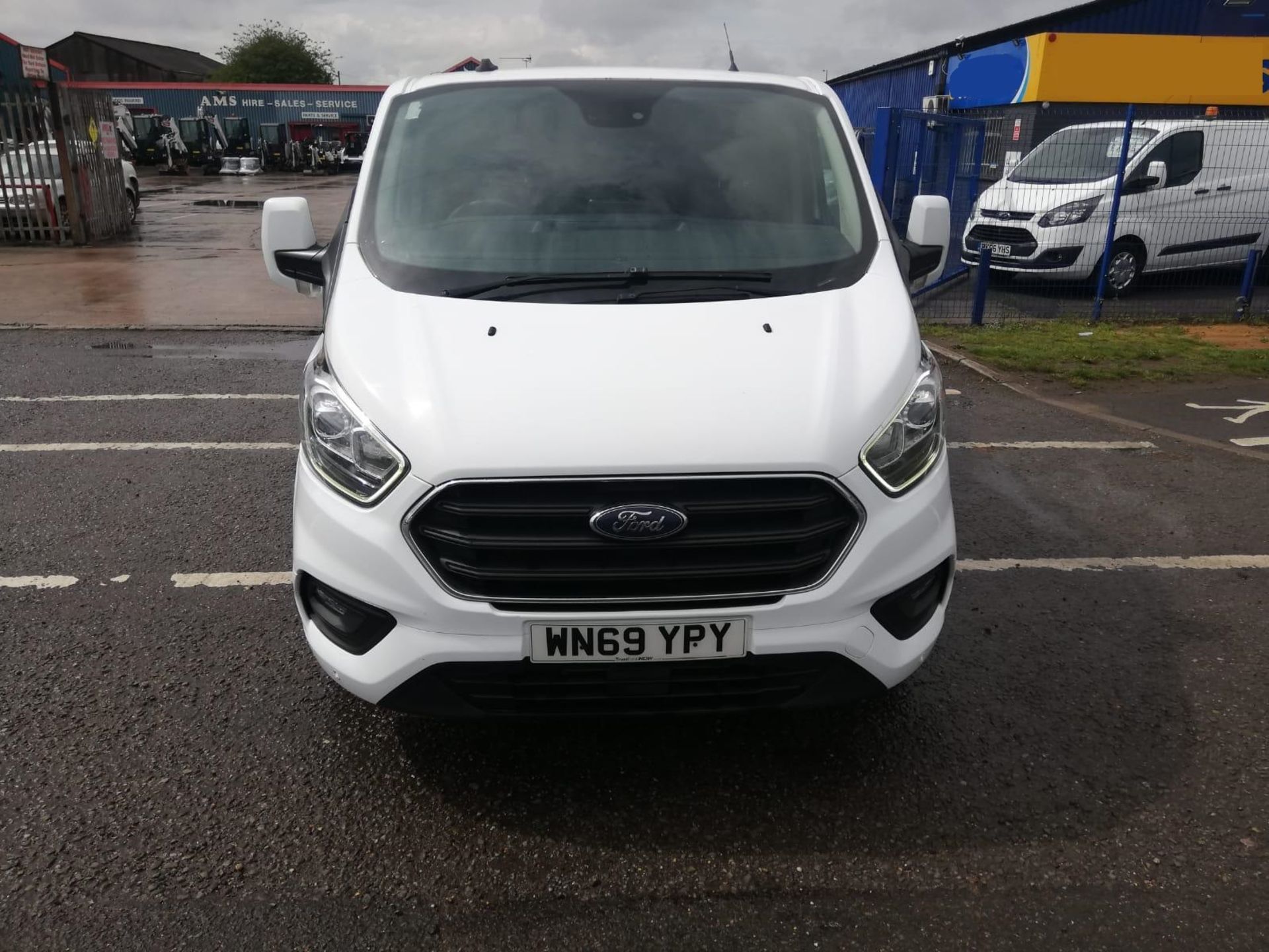 2019 69 FORD TRANSIT CUSTOM LIMITED PANEL VAN - 119K MILES - EURO 6 - ALLOY WHEELS - Image 2 of 10