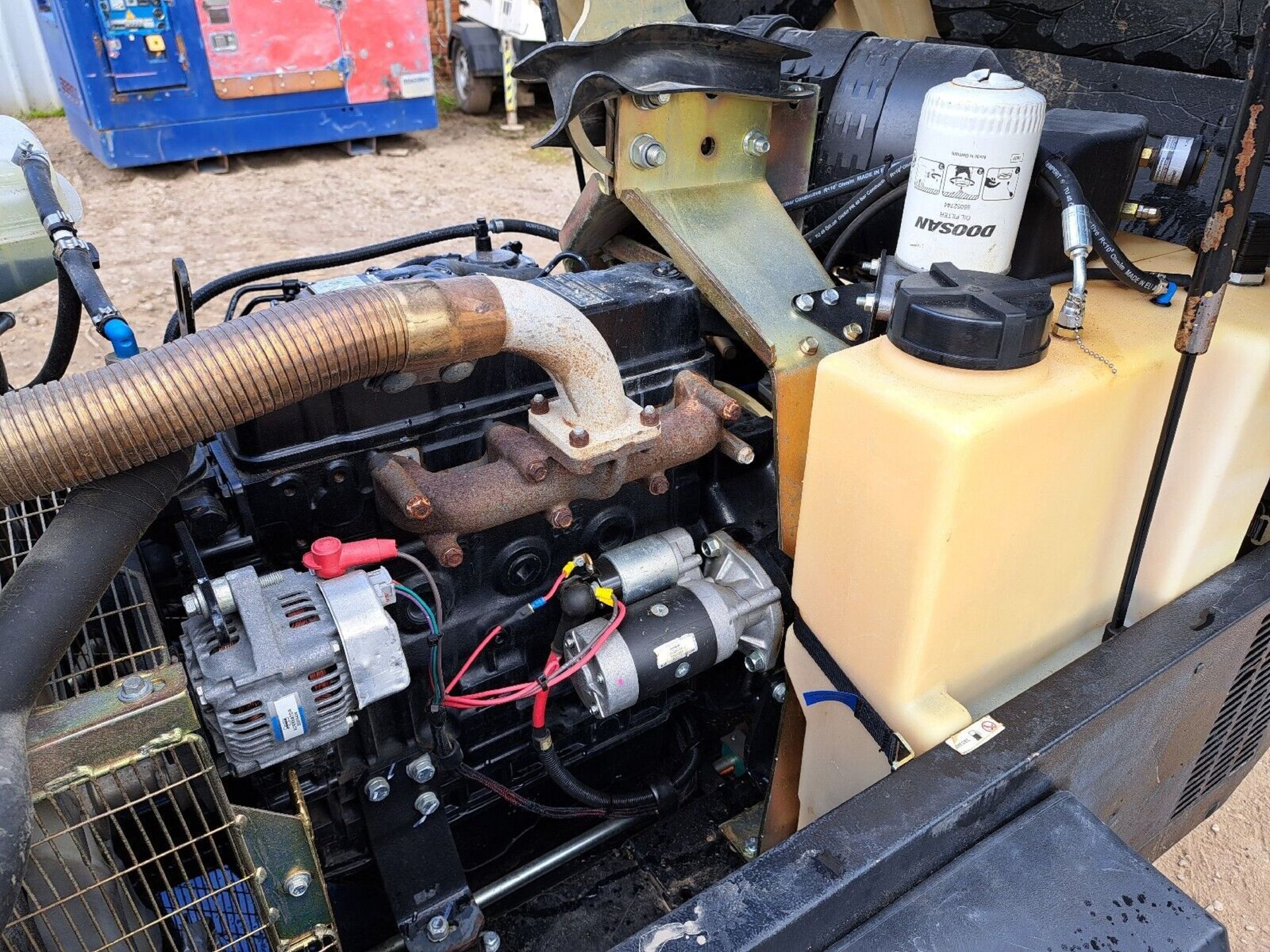 DOOSAN INGERSOLL RAND 7/41+ DIESEL PORTABLE AIR COMPRESSOR LOW HOURS - Image 7 of 11