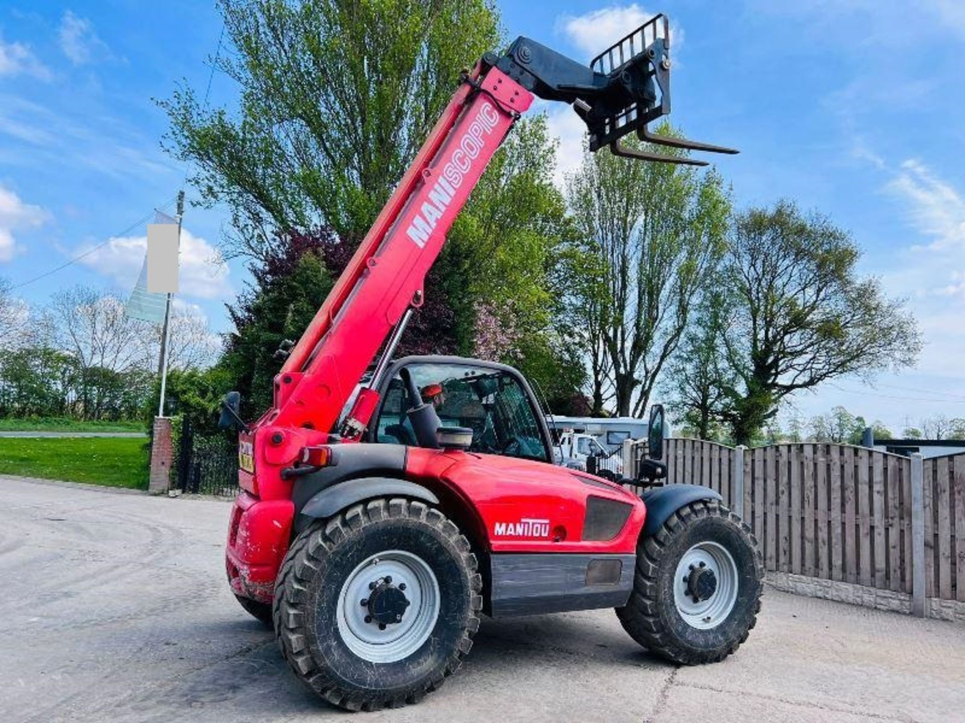 MANITOU 932 4WD TELEHANDLER *9 METER REACH , YEAR 2011* C/W PALLET TINES - Image 5 of 19