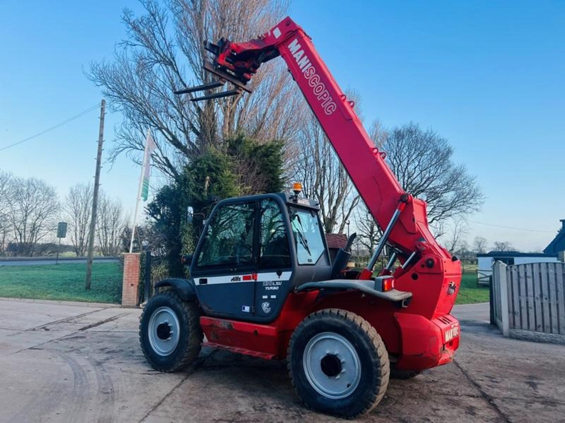 MANITOU MLT845-120 4WD TELEHANDLER C/W PALLET TINES