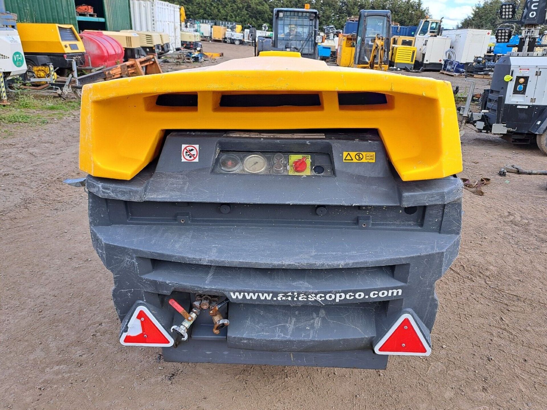 ATLAS COPCO XAS 67 DIESEL ROAD TOW COMPRESSOR LOW HOURS - Image 3 of 8