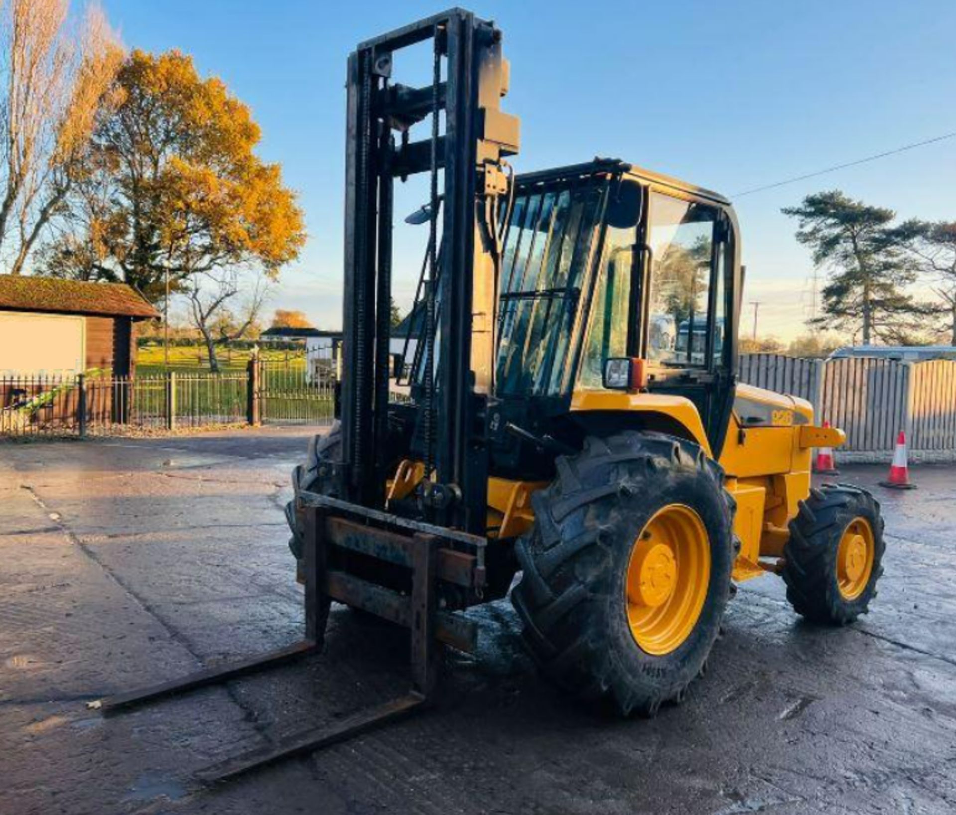 JCB 926 4WD ROUGH TERRIAN FORKLIFT C/W PALLET TINES - Image 6 of 11