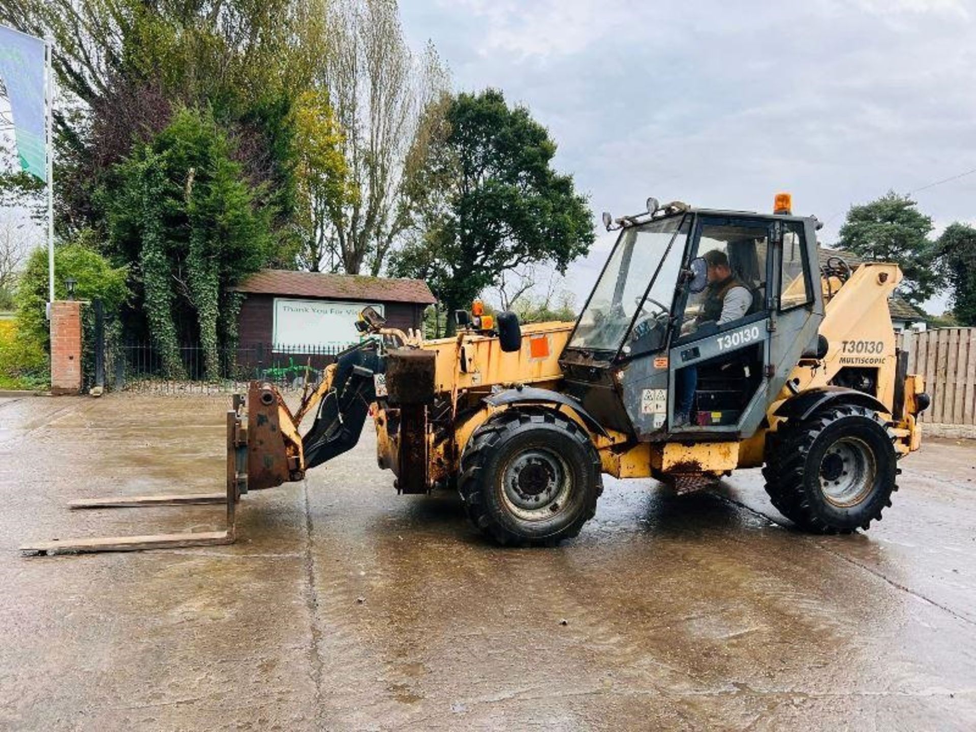 FDI-SAMBRON T30130 4WD TELEHANDLER * 13 METER REACH * C/W 2 X FRONT SUPPORT LEGS - Image 13 of 15