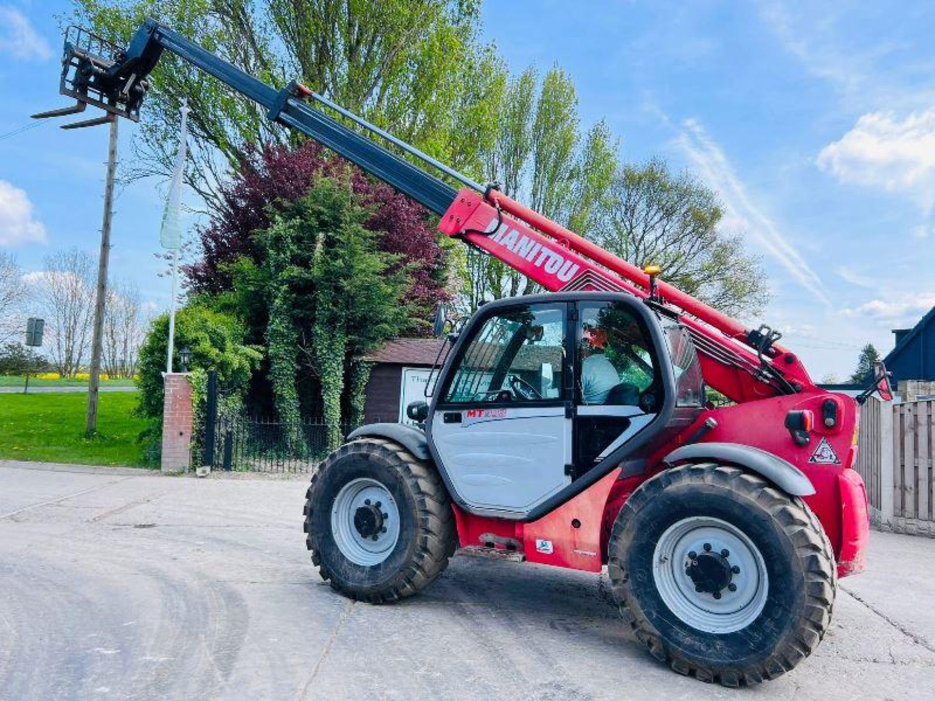 MANITOU 932 4WD TELEHANDLER *9 METER REACH , YEAR 2011* C/W PALLET TINES - Image 15 of 19