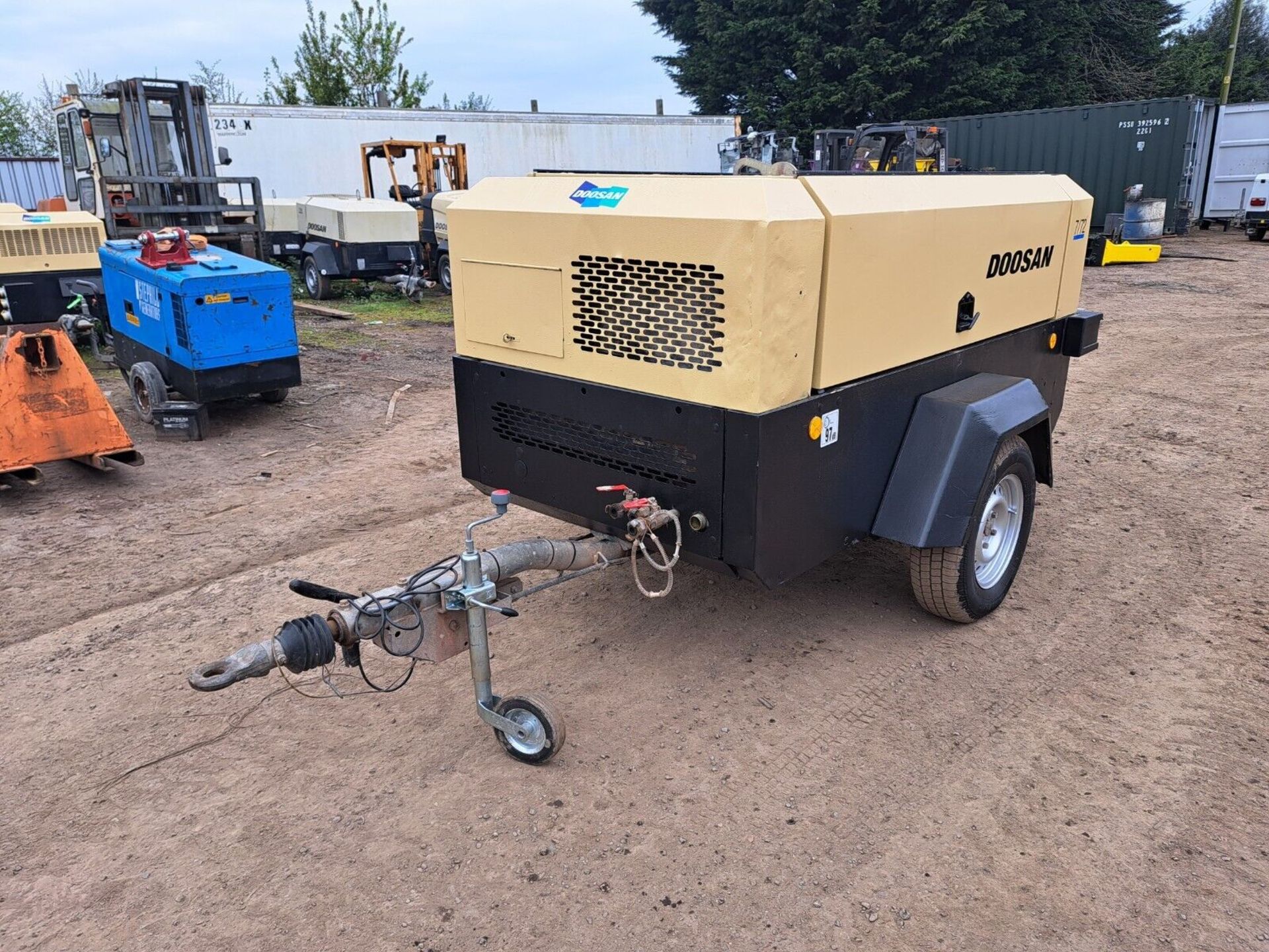 DOOSAN COMPRESSOR 7/72 PORTABLE COMPRESSOR 260CFM - Image 2 of 9