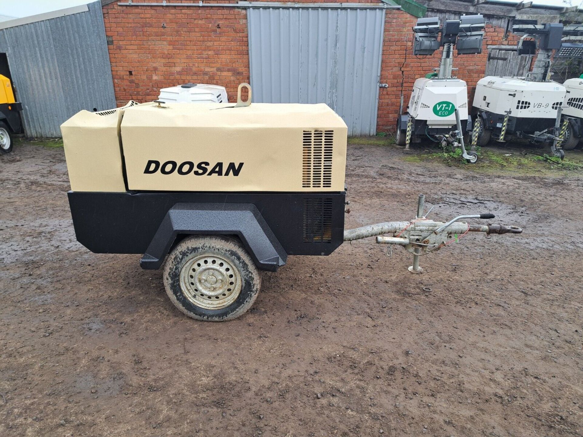 DOOSAN 7/41 DIESEL PORTABLE AIR COMPRESSOR - Image 4 of 6