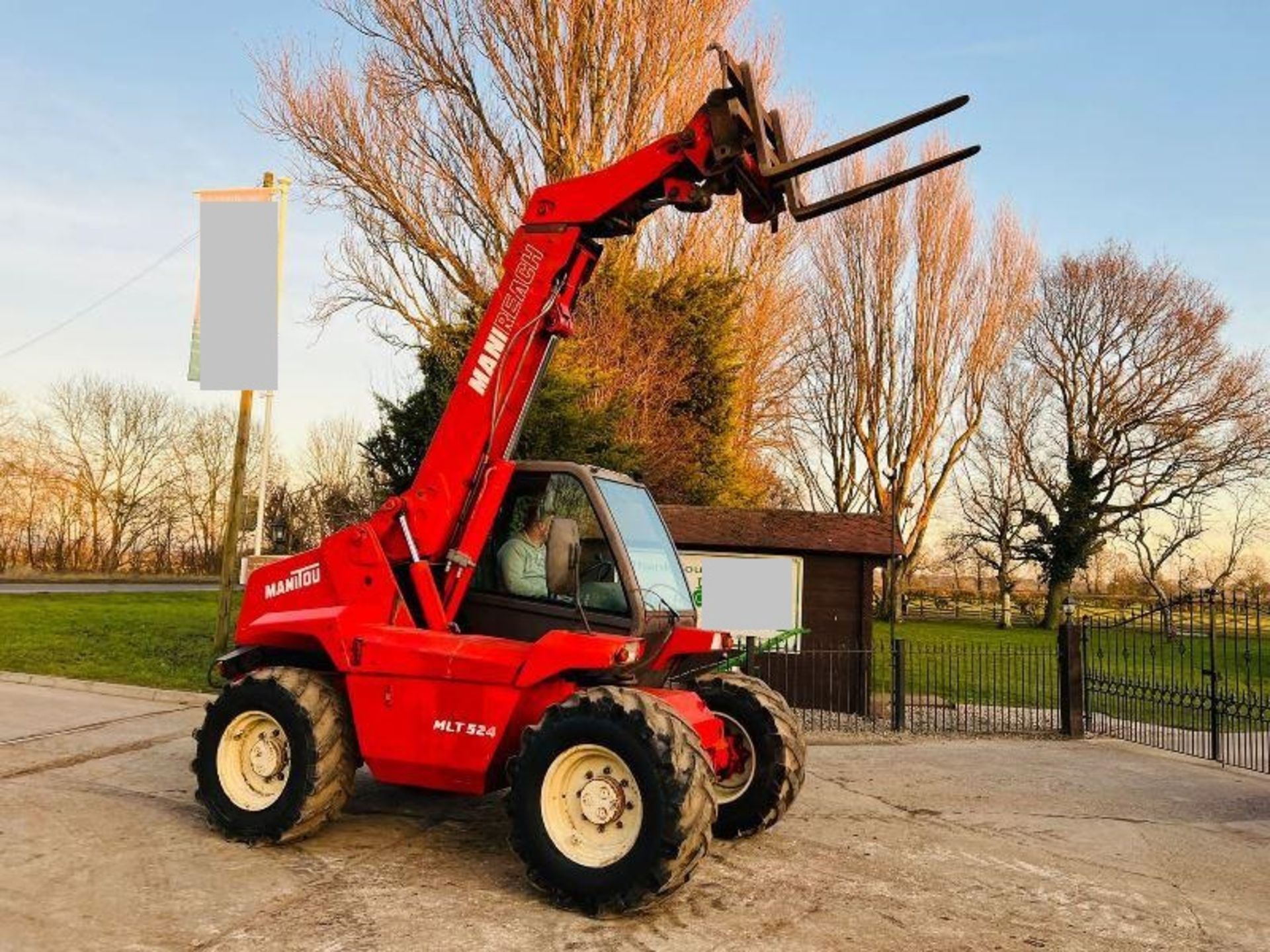 MANITOU 524 4WD TELEHANDLER *AG-SPEC* C/W PICK UP HITCH - Image 2 of 12