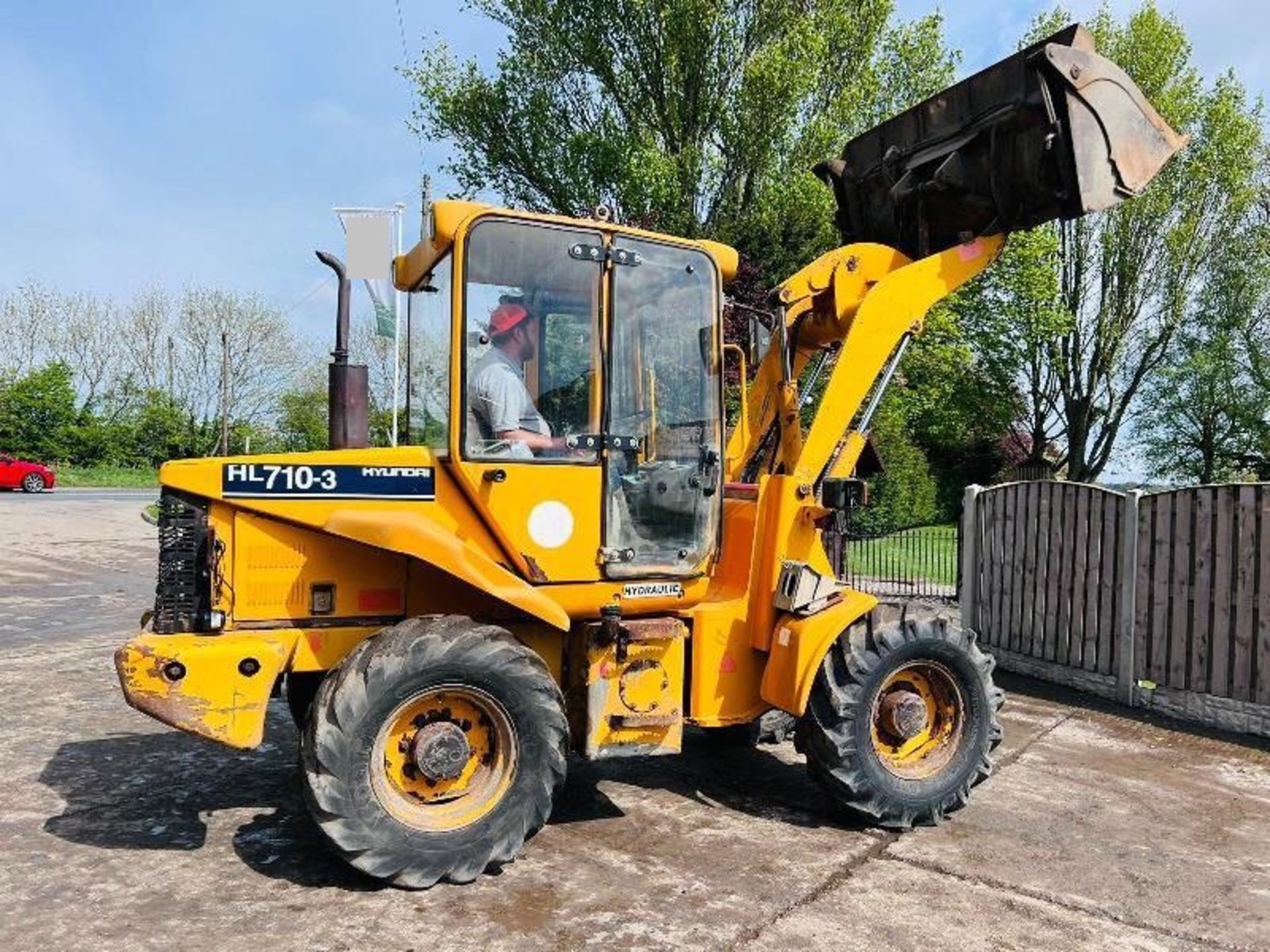 HYUNDIA HL710-3 4WD LOADING SHOVEL *4061 HOURS* C/W THREE IN ONE BUCKET - Image 4 of 20