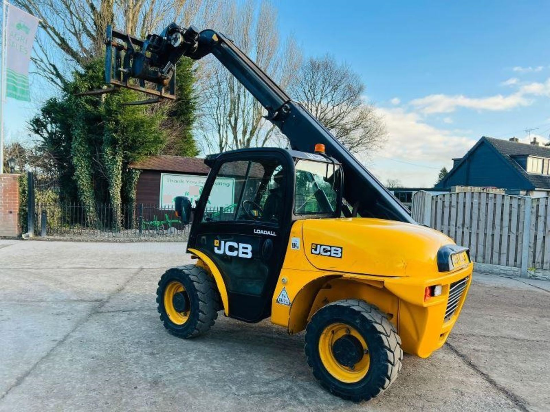 JCB 520-40 4WD TELEHANDLER * YEAR 2011 * C/W PALLET TINES - Image 13 of 13