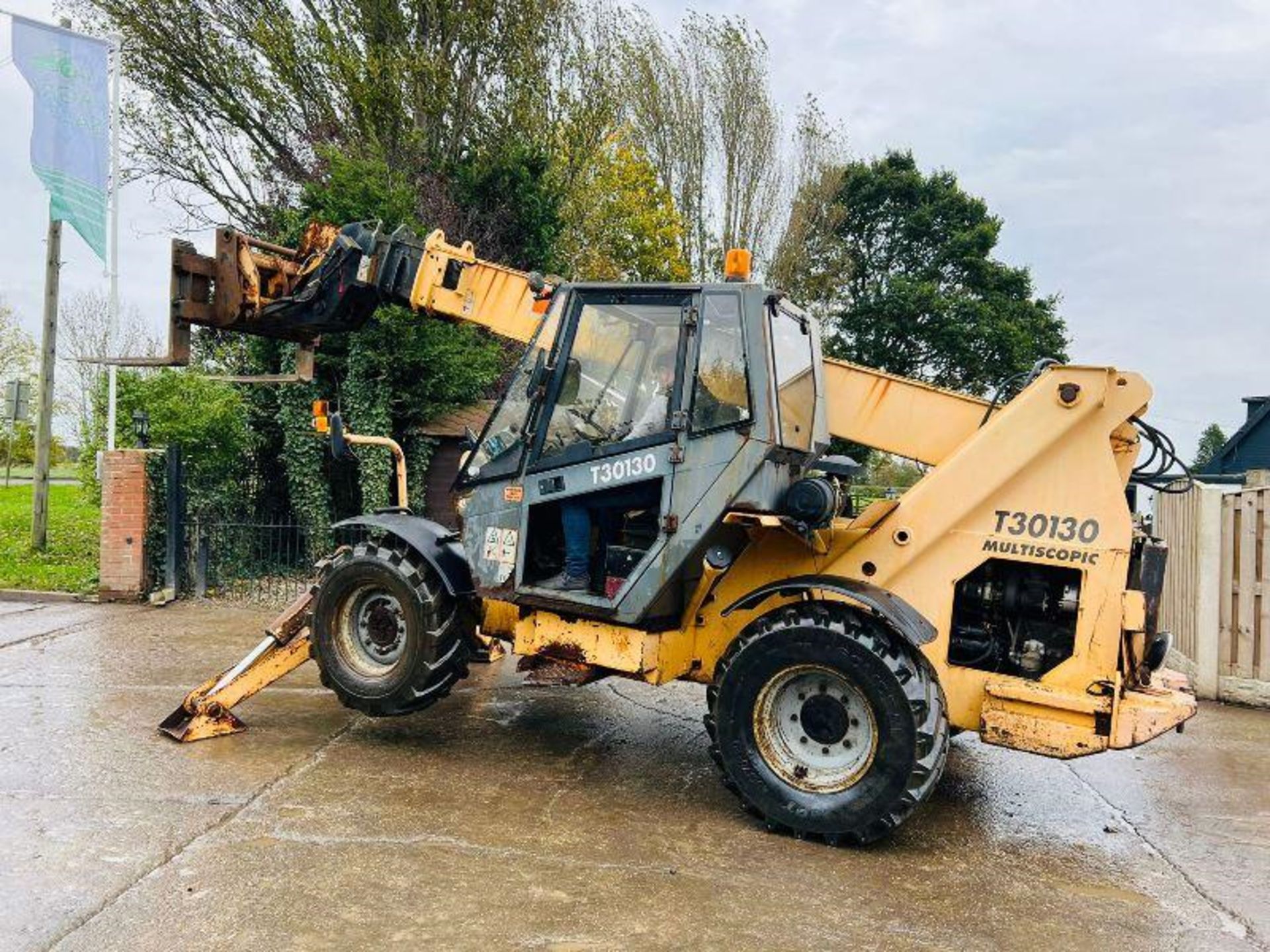 FDI-SAMBRON T30130 4WD TELEHANDLER * 13 METER REACH * C/W 2 X FRONT SUPPORT LEGS - Image 11 of 15