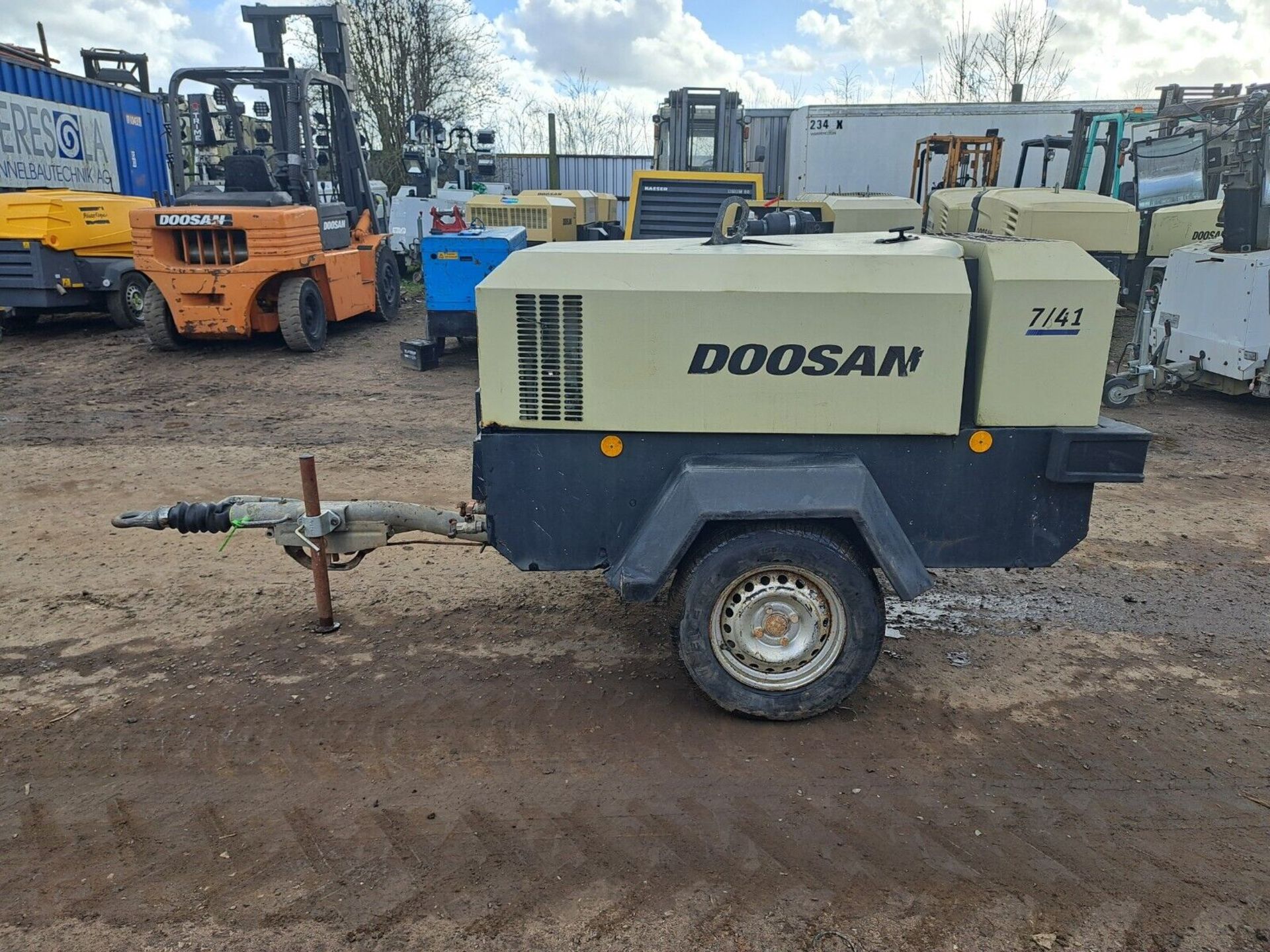 DOOSAN INGERSOLL RAND 7/41 DIESEL PORTABLE AIR COMPRESSOR LOW HOURS - Image 7 of 7