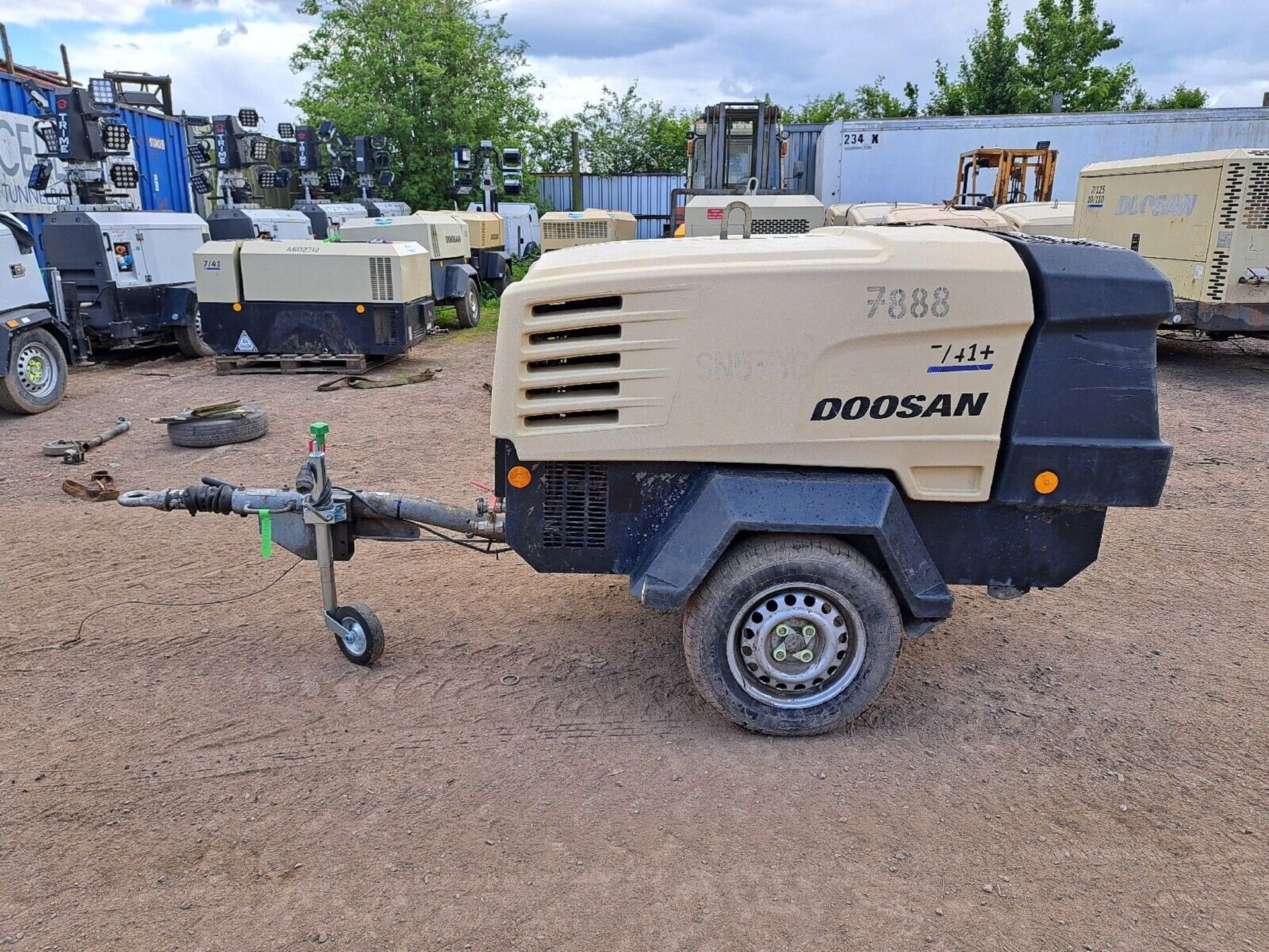 DOOSAN INGERSOLL RAND 7/41+ DIESEL PORTABLE AIR COMPRESSOR LOW HOURS - Image 11 of 11