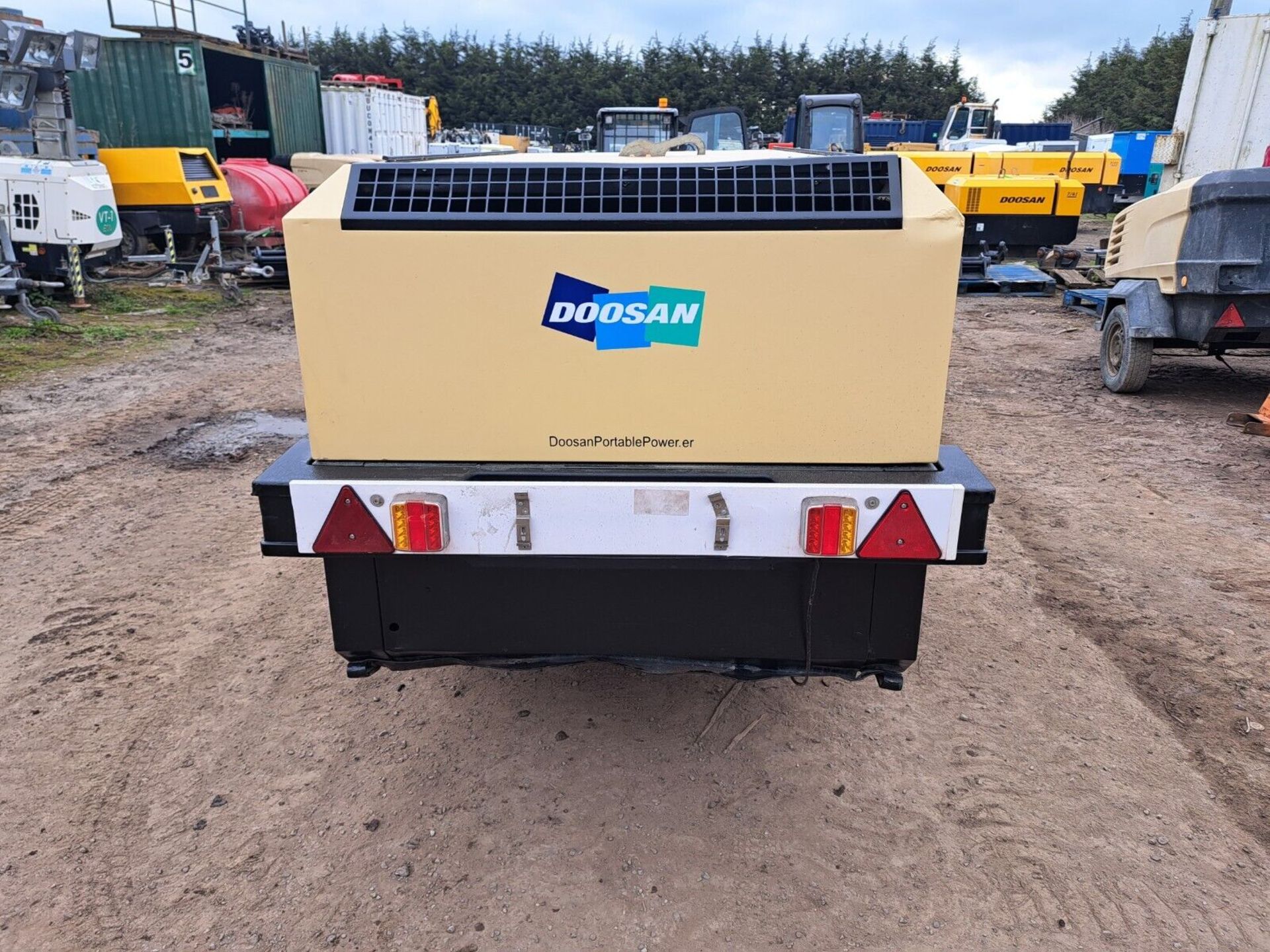 DOOSAN COMPRESSOR 7/72 PORTABLE COMPRESSOR 260CFM - Image 5 of 9