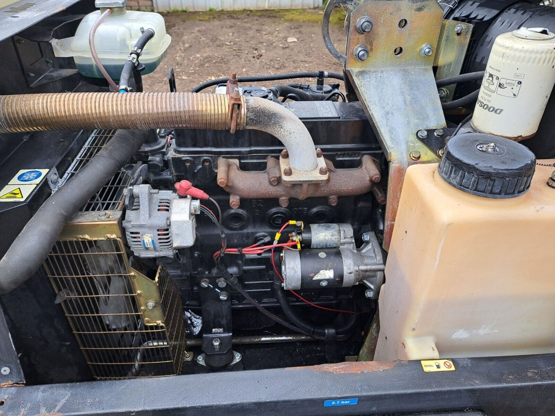 DOOSAN INGERSOLL RAND 7/41 DIESEL PORTABLE AIR COMPRESSOR LOW HOURS - Image 8 of 10