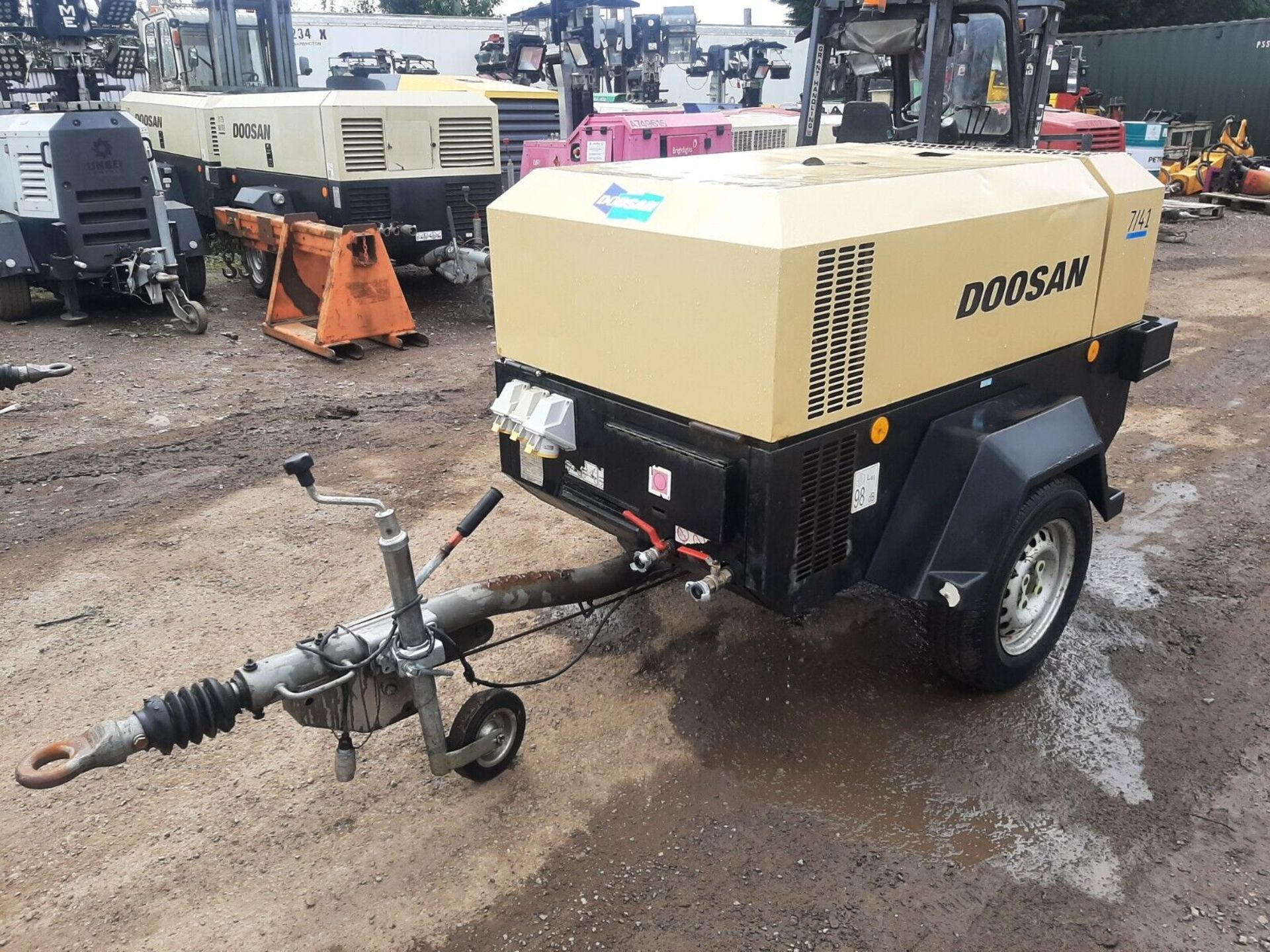 DOOSAN 7/41E DIESEL PORTABLE AIR COMPRESSOR GENERATOR