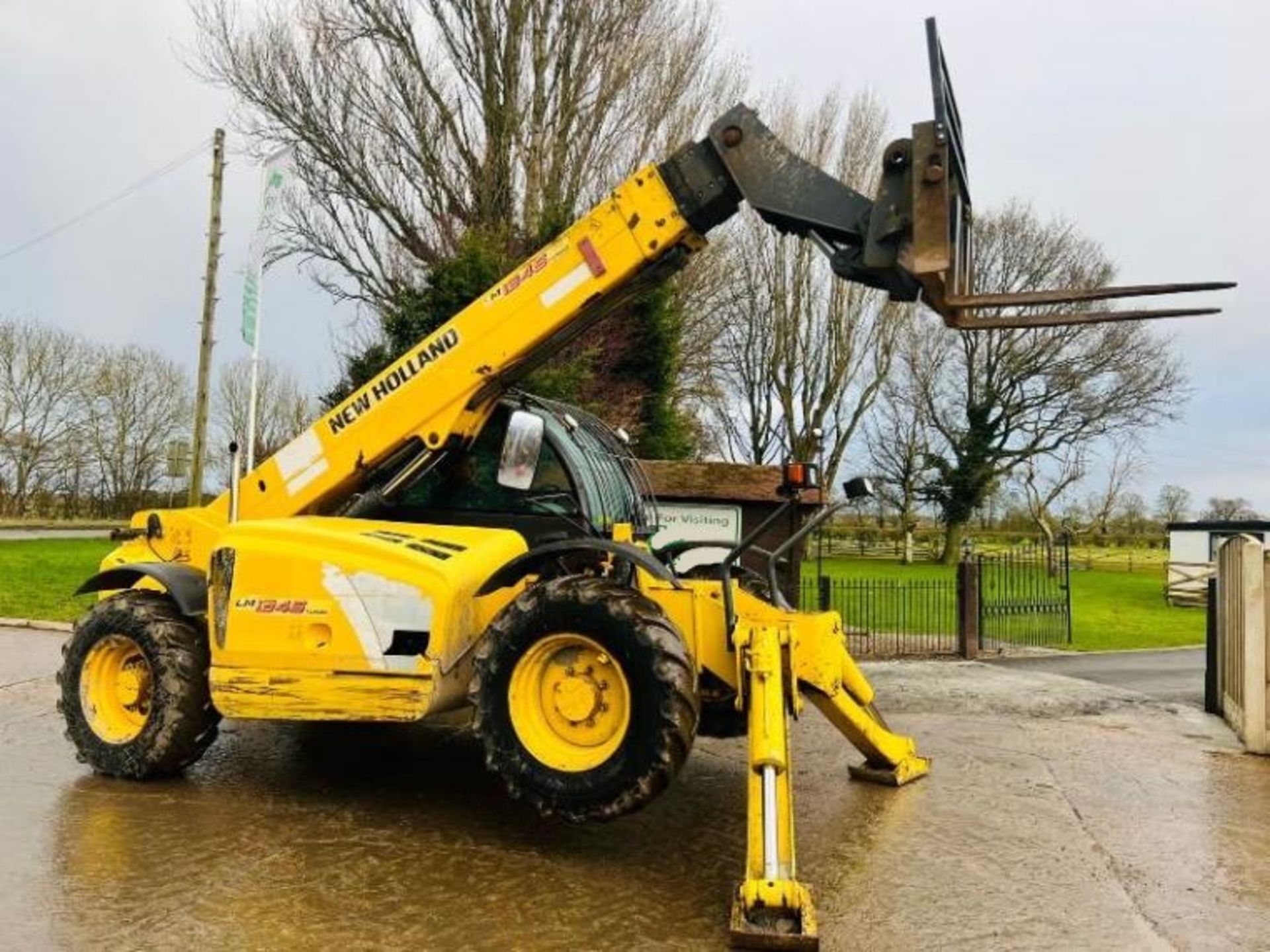 NEW HOLLAND LM1345 TURBO 4WD TELEHANDLER * 13 METER * C/W PALLET TINES. - Image 6 of 14