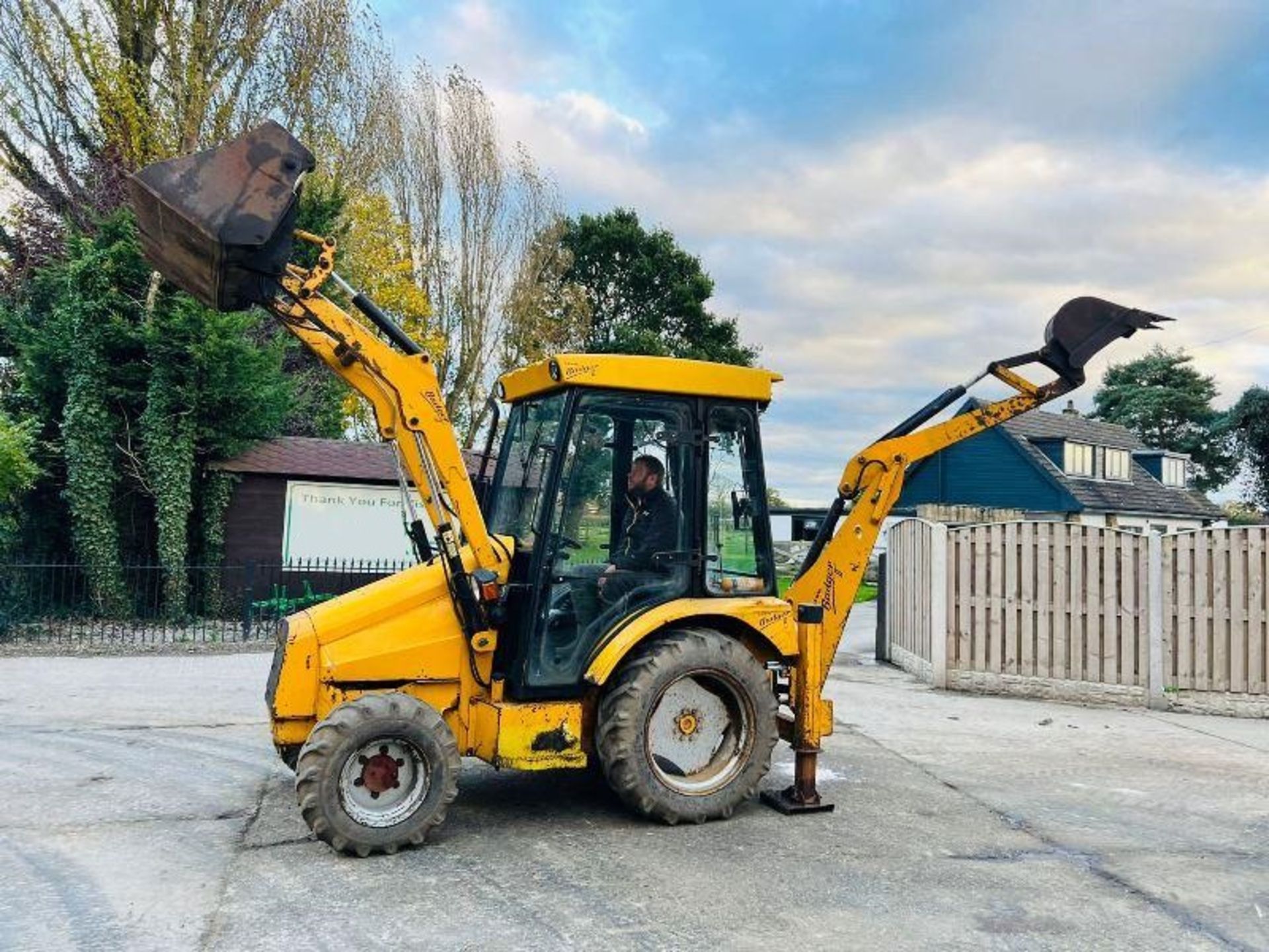 LEWIS BADGER BACKHOE LOADER * YEAR 2006 * C/W THREE IN ONE BUCKET - Bild 2 aus 15