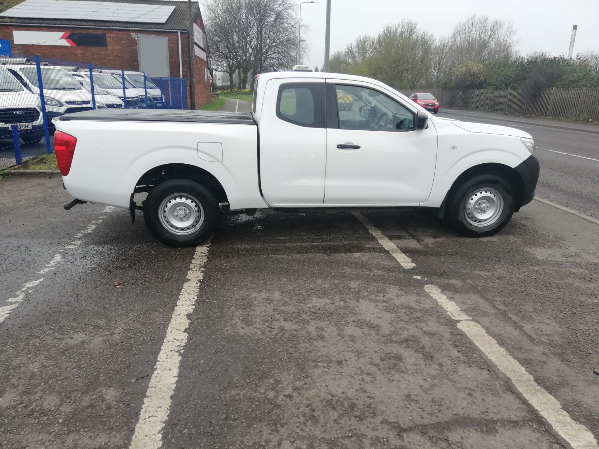 2017 67 NISSAN NAVARA KING CAB 4X4 PICK UP - 100K MILES - FULL DEALER HISTORY - EURO 6 - Image 2 of 10