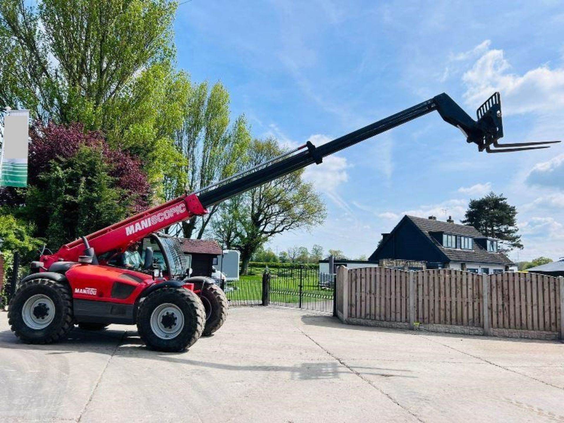 MANITOU 932 4WD TELEHANDLER *9 METER REACH , YEAR 2011* C/W PALLET TINES - Image 19 of 19