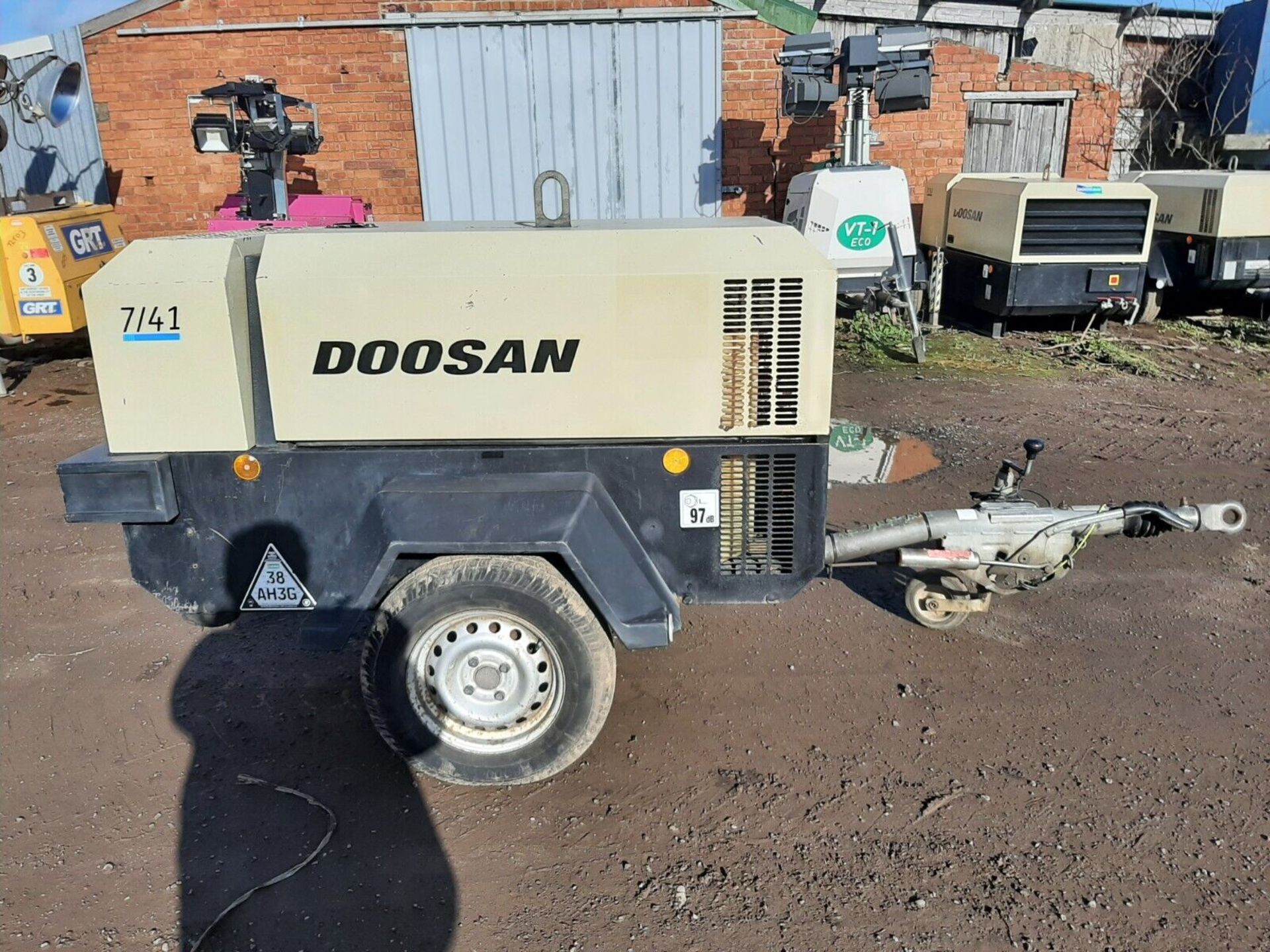 DOOSAN INGERSOLL RAND 7/41 DIESEL PORTABLE AIR COMPRESSOR - Image 4 of 8