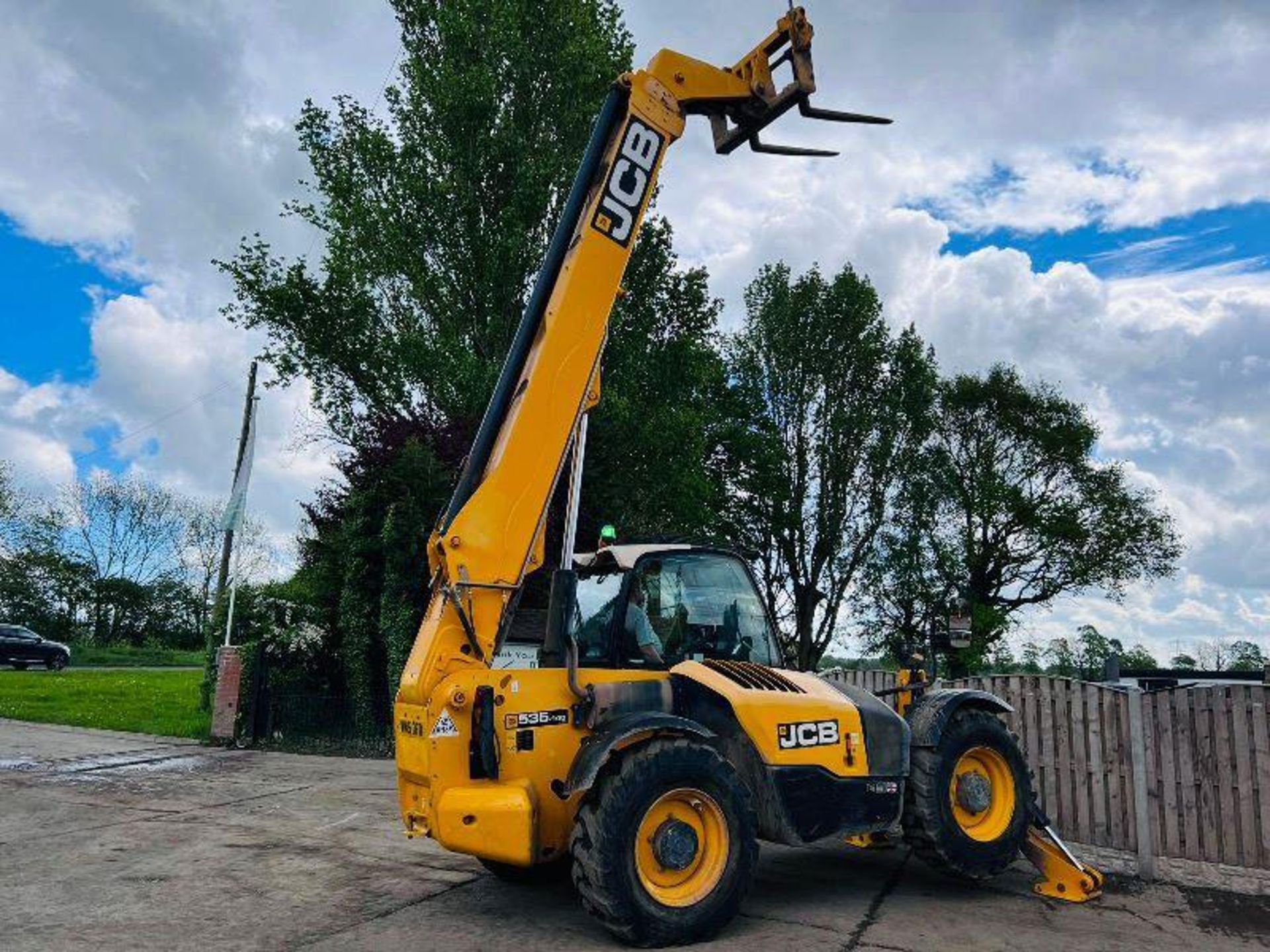 JCB 535-140HI VIZ TELEHANDLER * 14 METERS , YEAR 2015 * C/W PALLET TINES. - Image 5 of 21