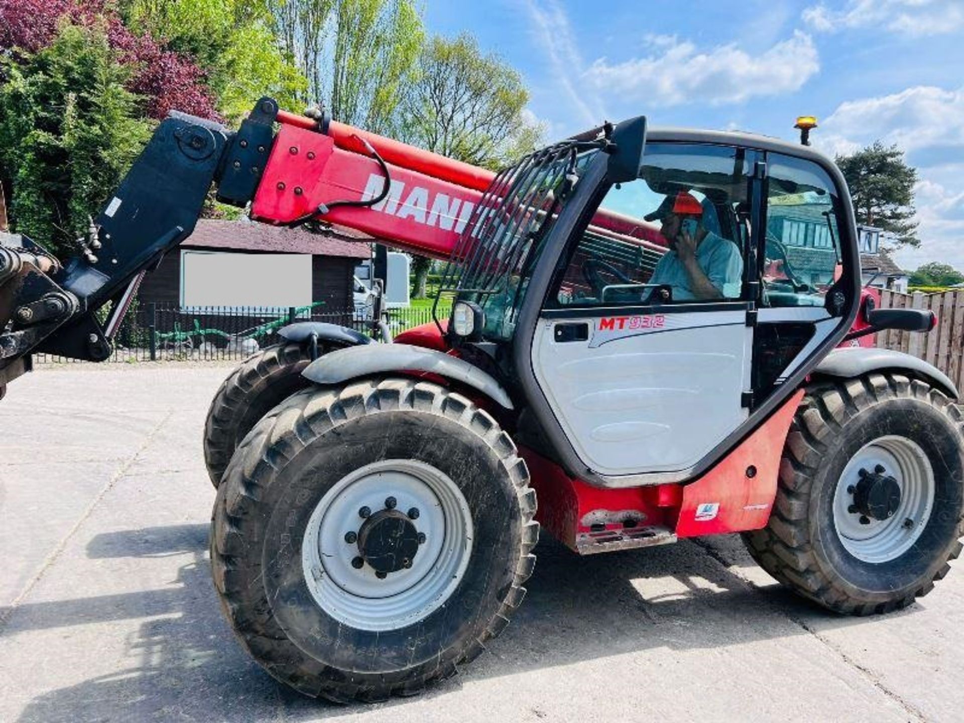 MANITOU 932 4WD TELEHANDLER *9 METER REACH , YEAR 2011* C/W PALLET TINES - Image 10 of 19