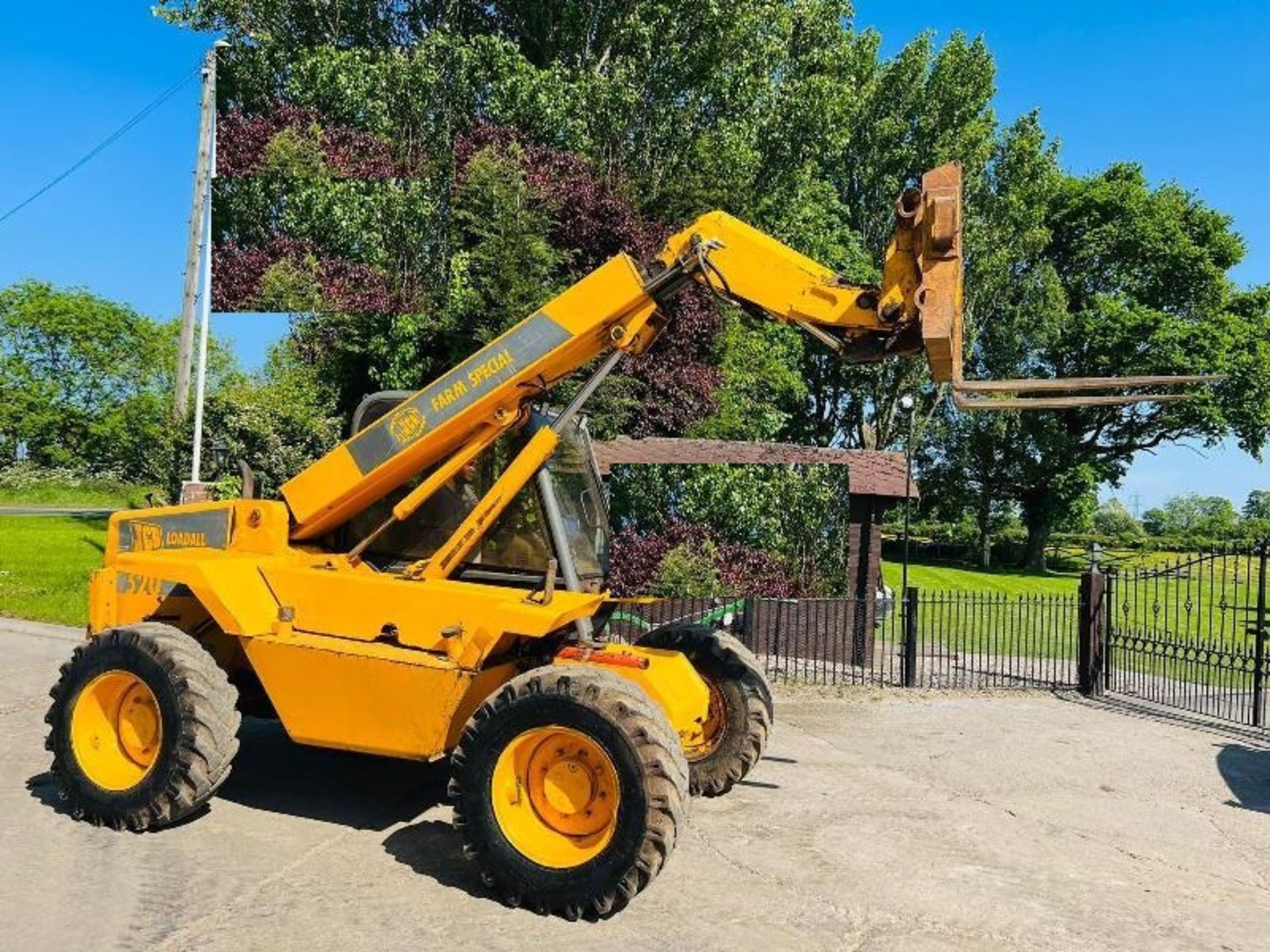 JCB 526 4WD TELEHANDLER C/W PALLET TINES - Image 9 of 13