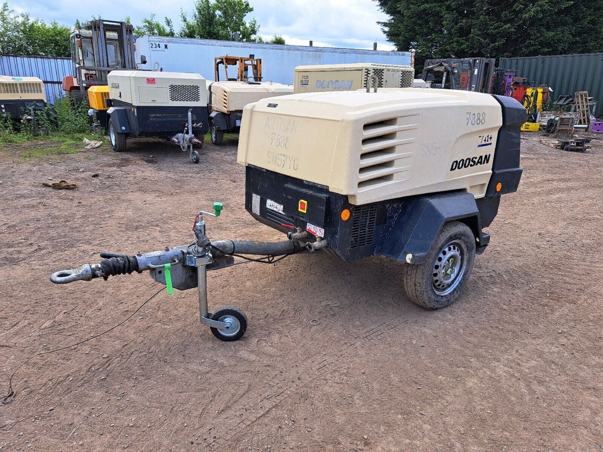 DOOSAN INGERSOLL RAND 7/41+ DIESEL PORTABLE AIR COMPRESSOR LOW HOURS - Image 2 of 11