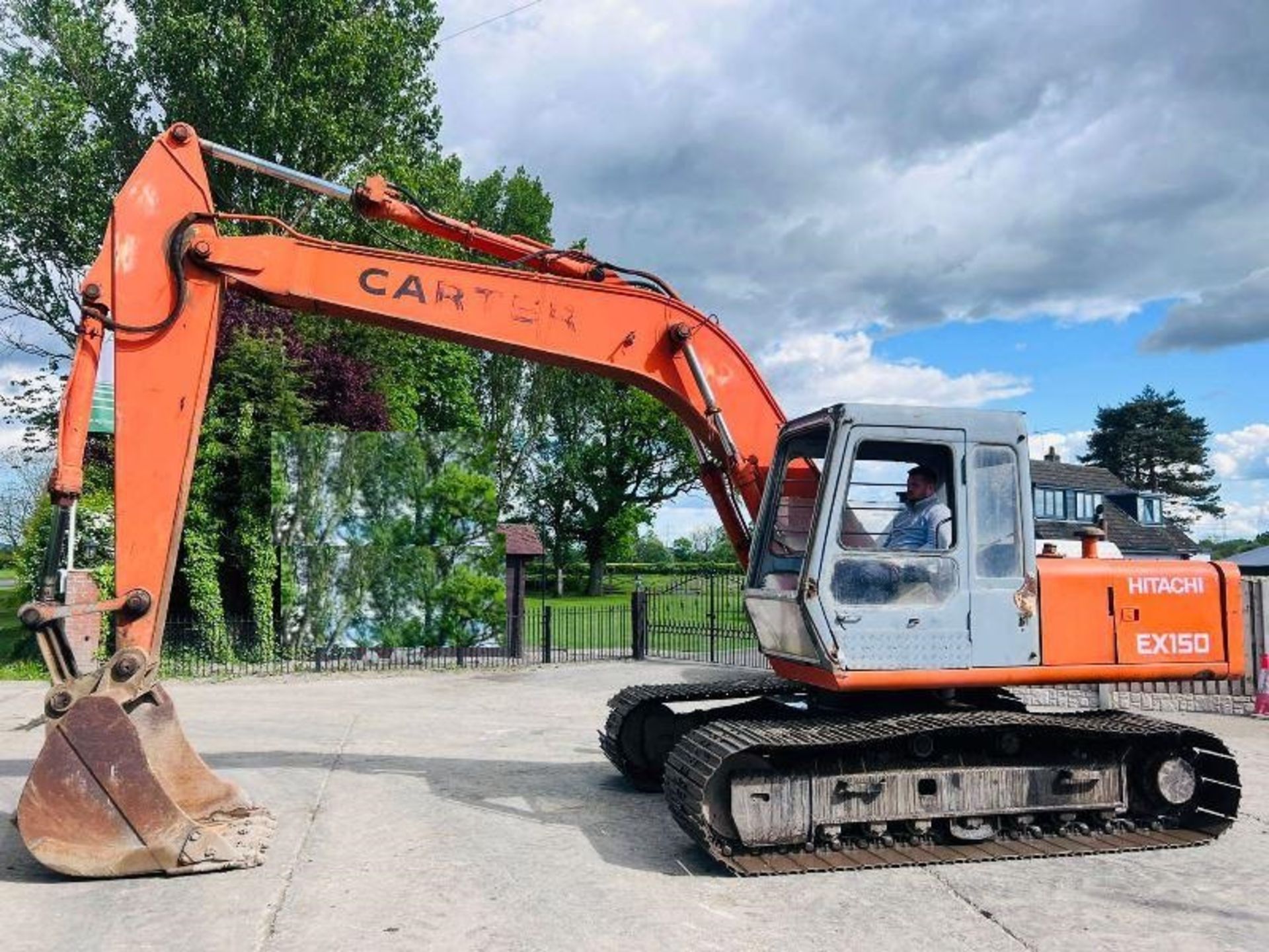 HITACHI EX150 TRACKED EXCAVATOR C/W BUCKET - Image 11 of 23