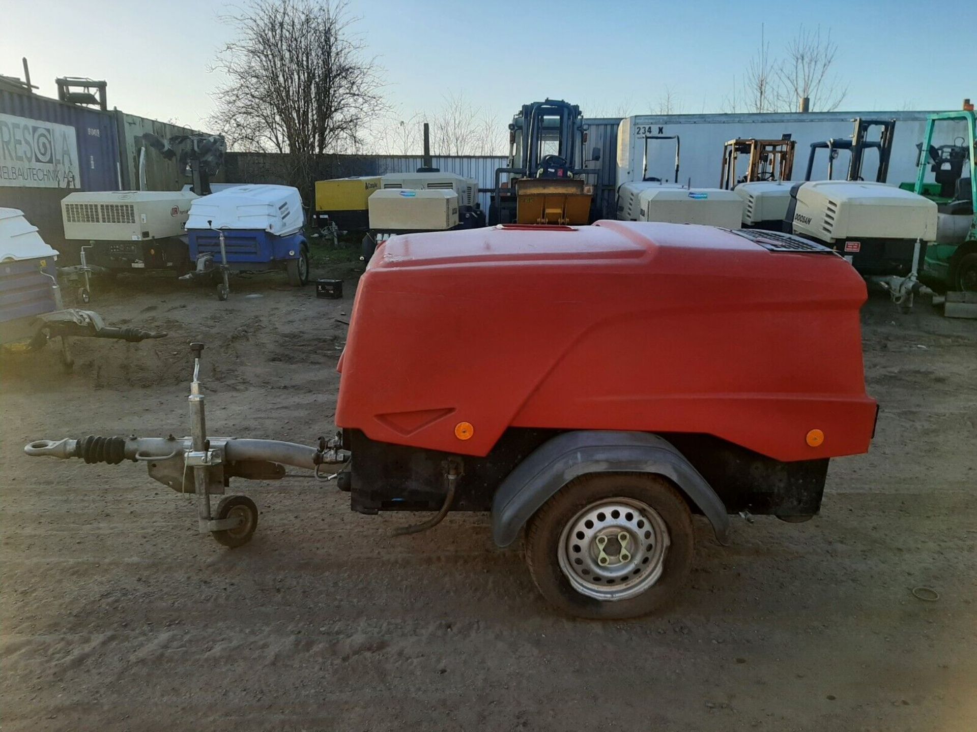 DOOSAN INGERSOLL RAND 7/31E DIESEL PORTABLE AIR COMPRESSOR WITH 110V GENERATOR