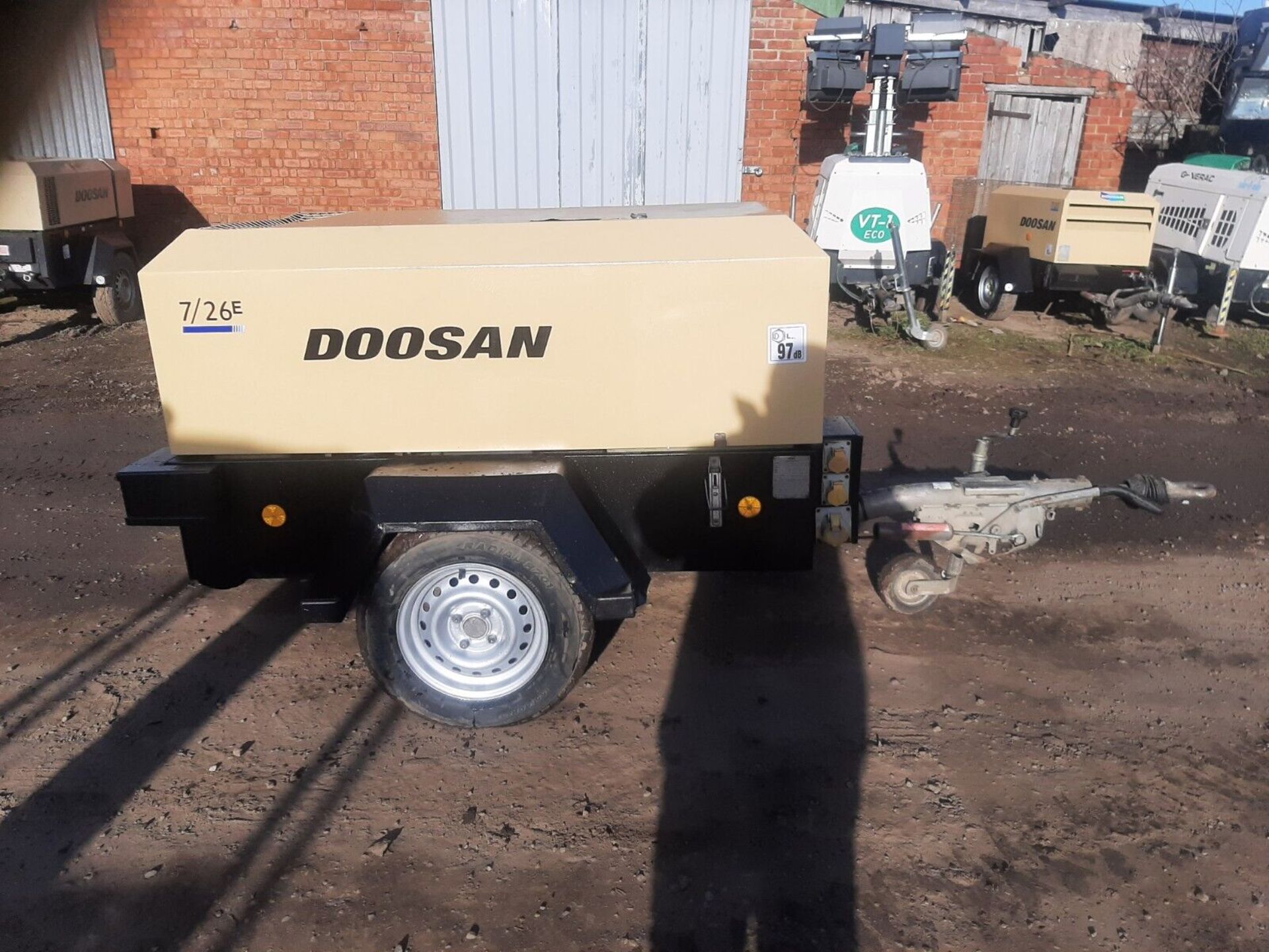 DOOSAN INGERSOLL RAND 7/26E DIESEL PORTABLE AIR COMPRESSOR & GENERATOR ONLY 631 - Image 3 of 8