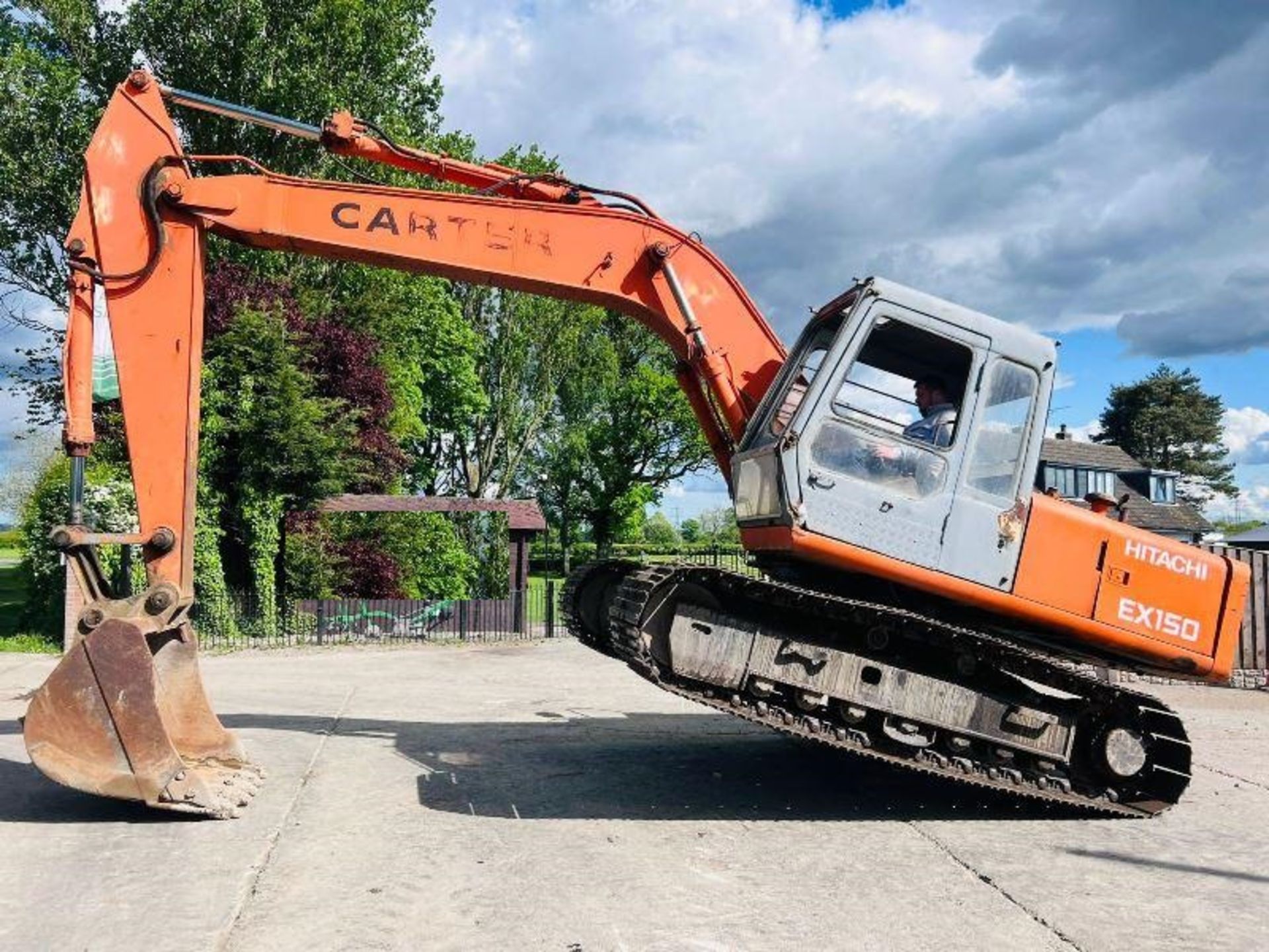 HITACHI EX150 TRACKED EXCAVATOR C/W BUCKET - Image 13 of 23