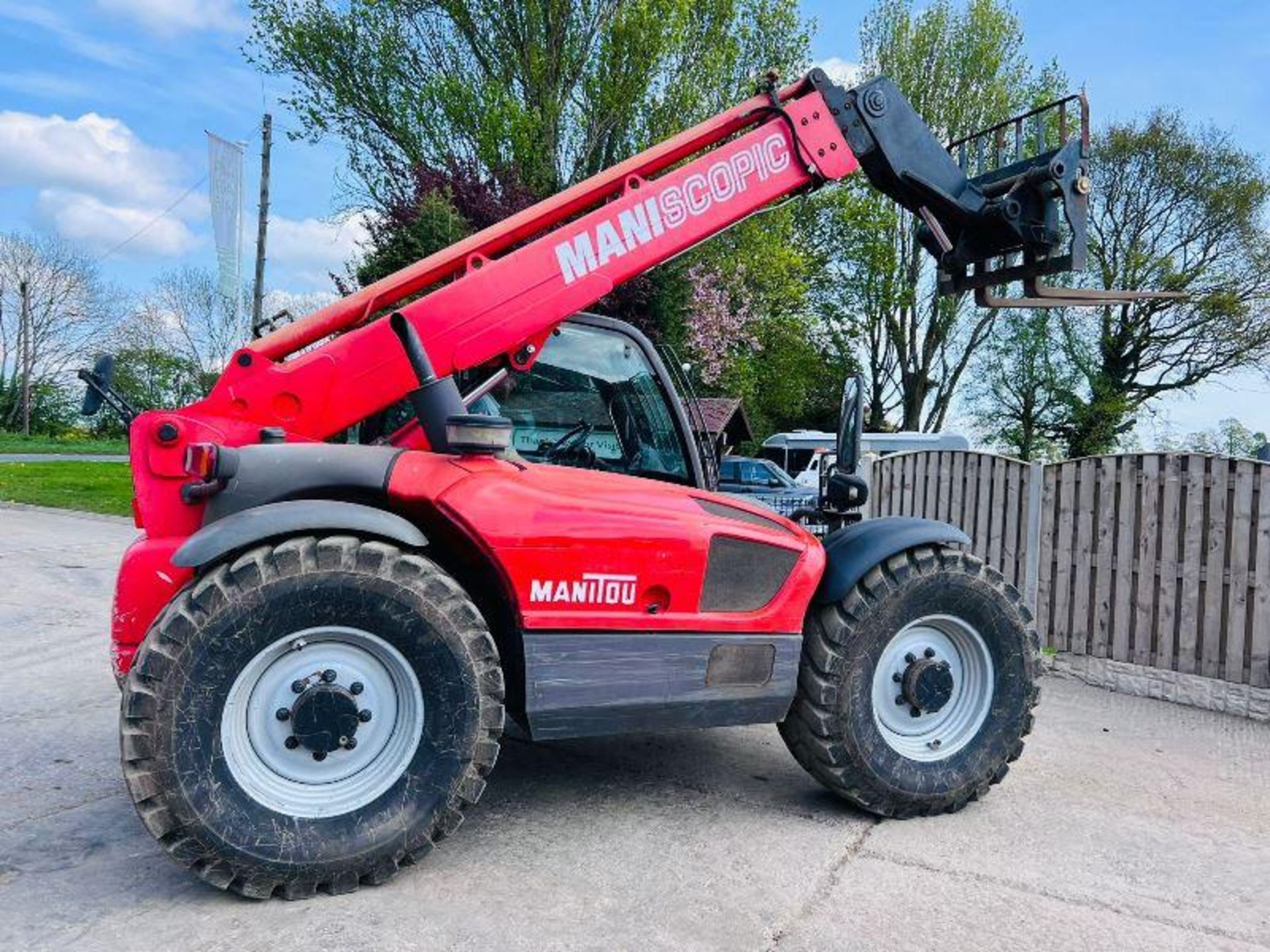 MANITOU 932 4WD TELEHANDLER *9 METER REACH , YEAR 2011* C/W PALLET TINES - Image 17 of 19