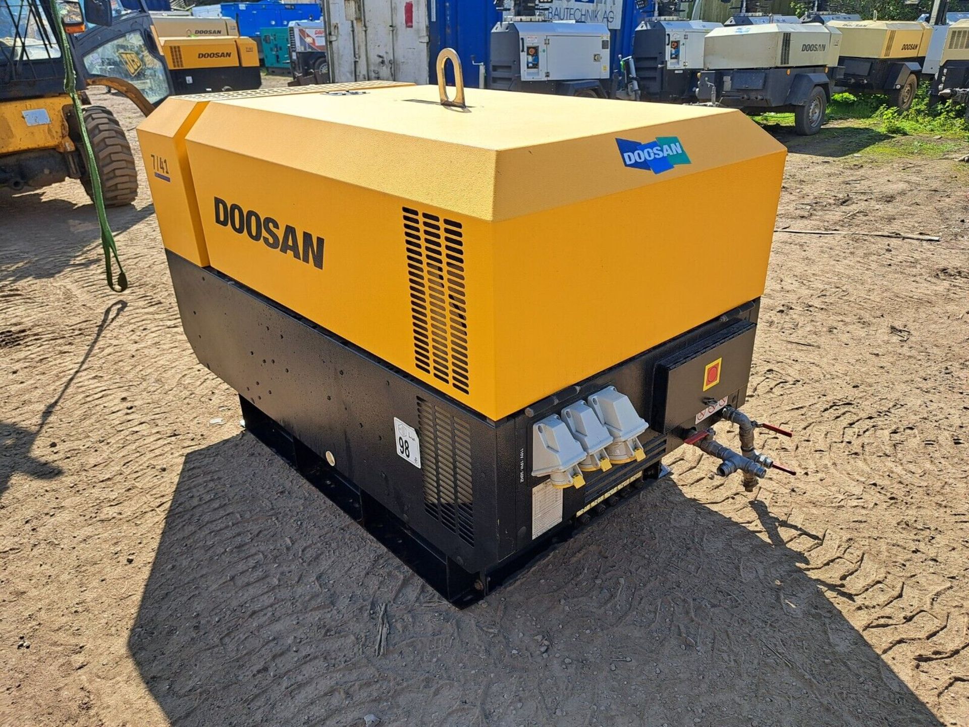 DOOSAN INGERSOLL RAND 7/41E DIESEL AIR COMPRESSOR GENERATOR 87 HOURS ONLY