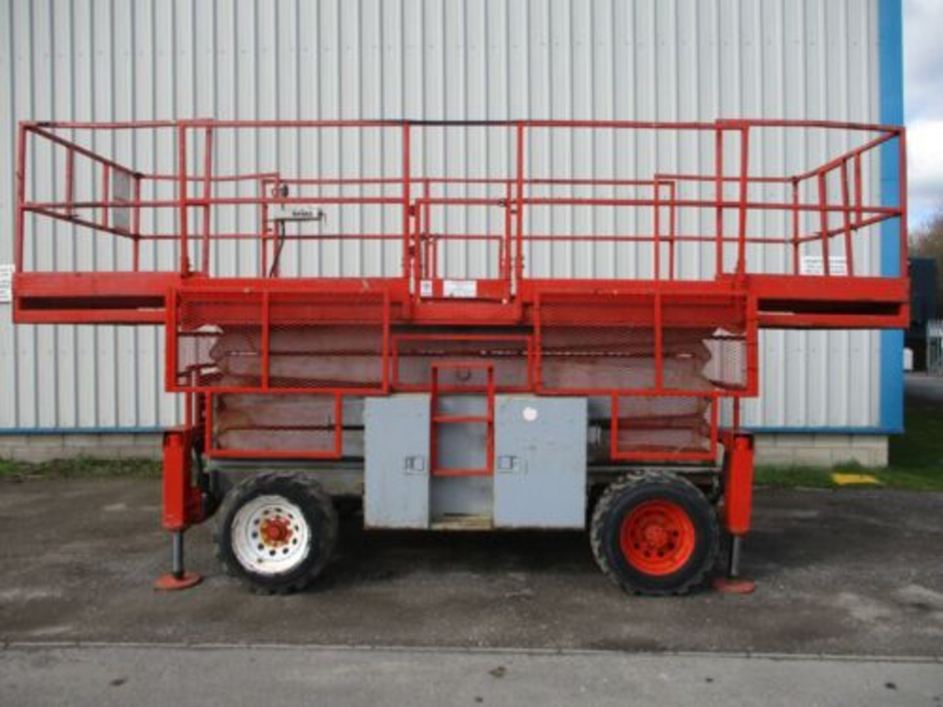 SKYJACK 8841 SCISSOR LIFT ACCESS PLATFORM CHERRY PICKER MEWP GENIE CLAY TRAP - Image 2 of 13