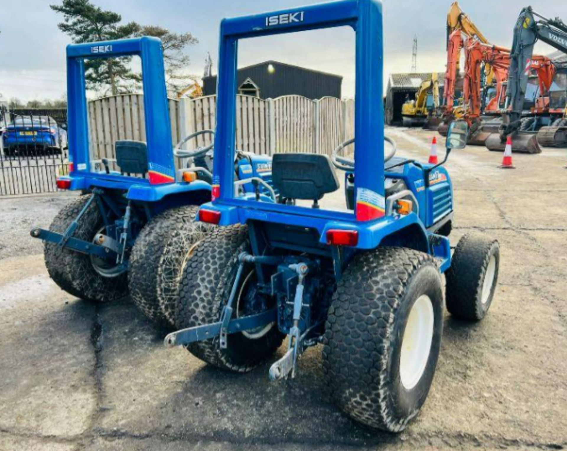 ISEKI TF17F 4WD COMPACT TRACTOR * CHOICE OF TWO - Image 3 of 14